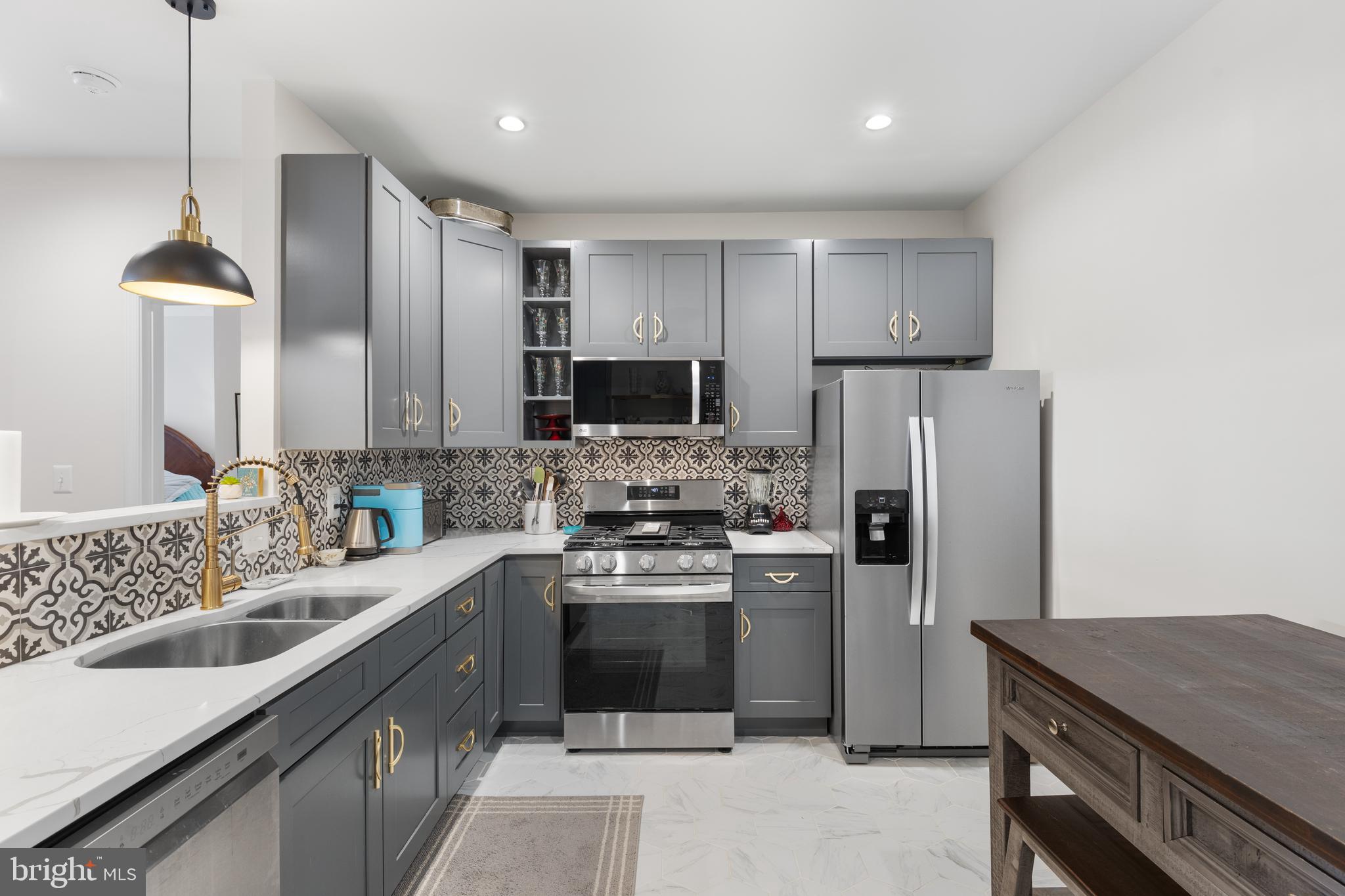 CHRISTOPHER AT CEDAR LAKES - Residential Lease