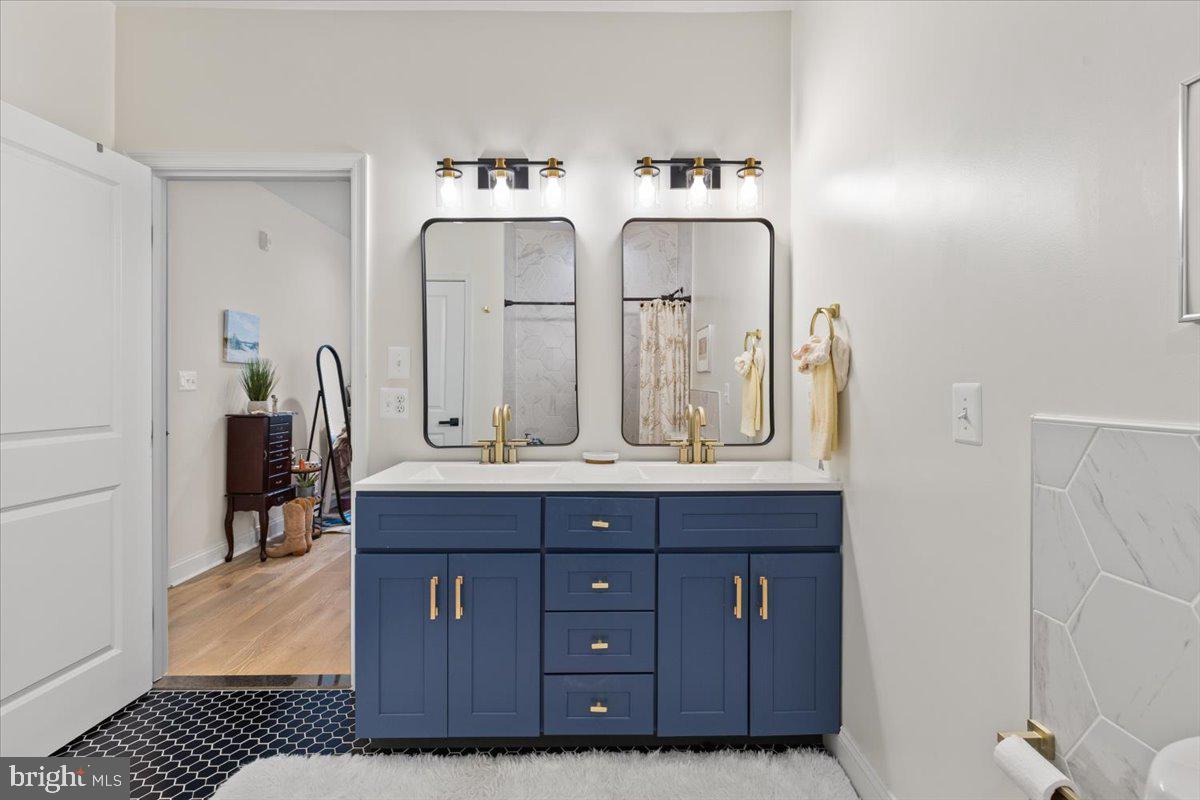 CHRISTOPHER AT CEDAR LAKES - Residential Lease