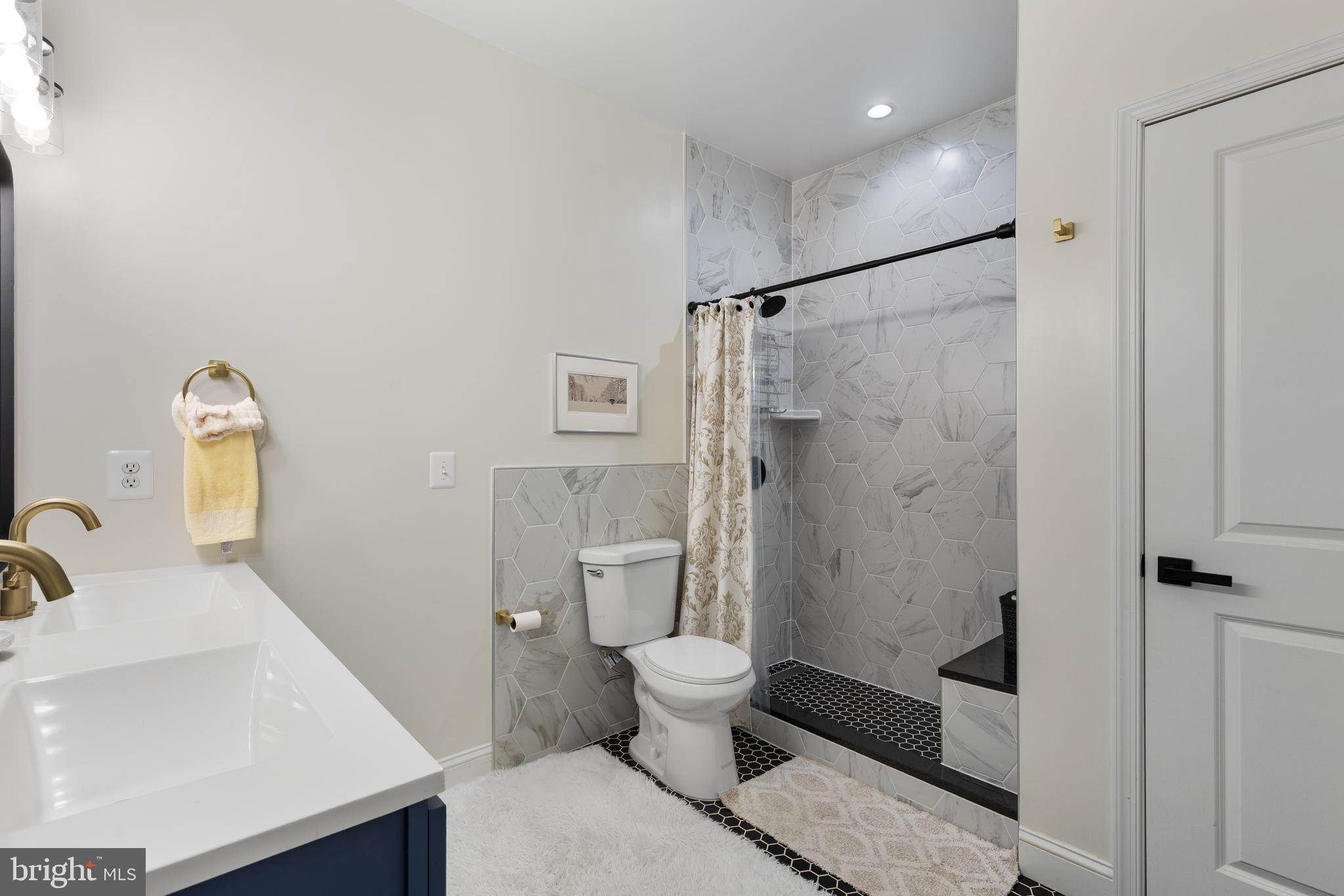 CHRISTOPHER AT CEDAR LAKES - Residential Lease