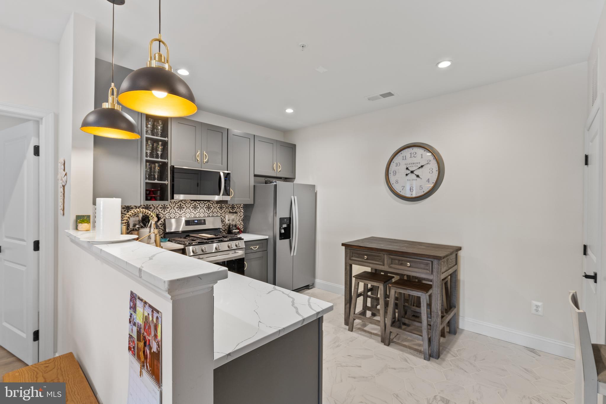 CHRISTOPHER AT CEDAR LAKES - Residential Lease