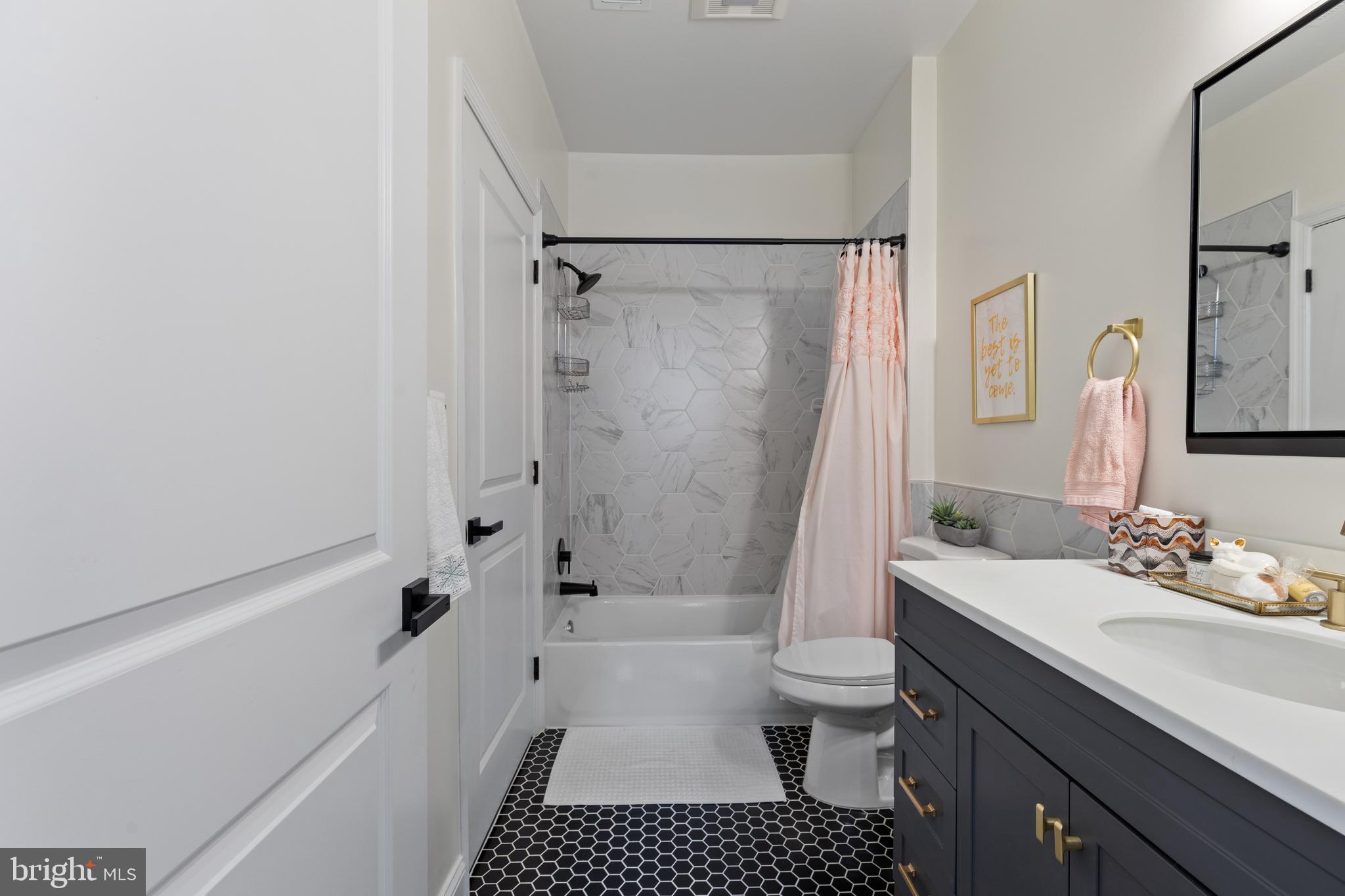 CHRISTOPHER AT CEDAR LAKES - Residential Lease