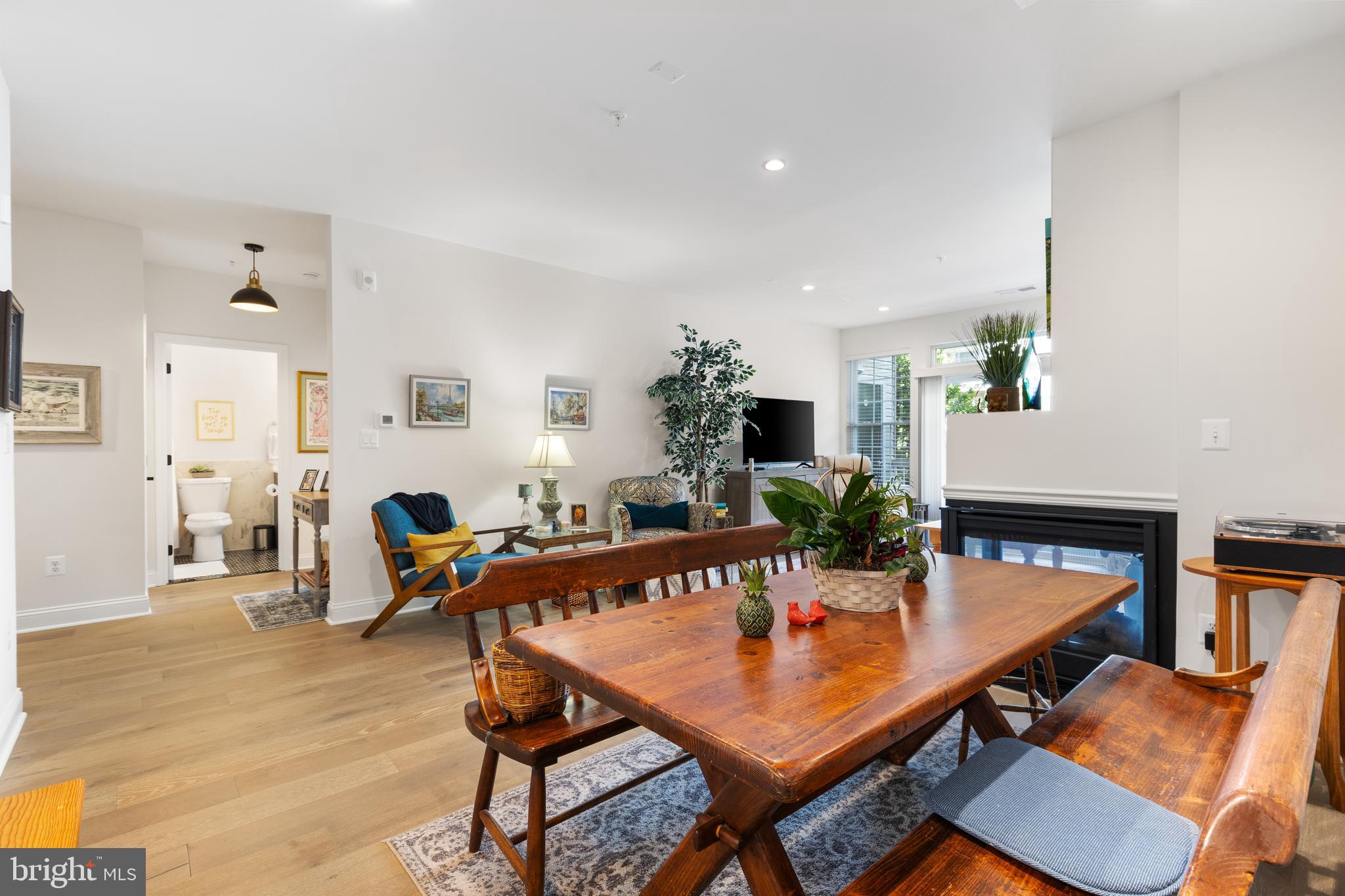 CHRISTOPHER AT CEDAR LAKES - Residential Lease