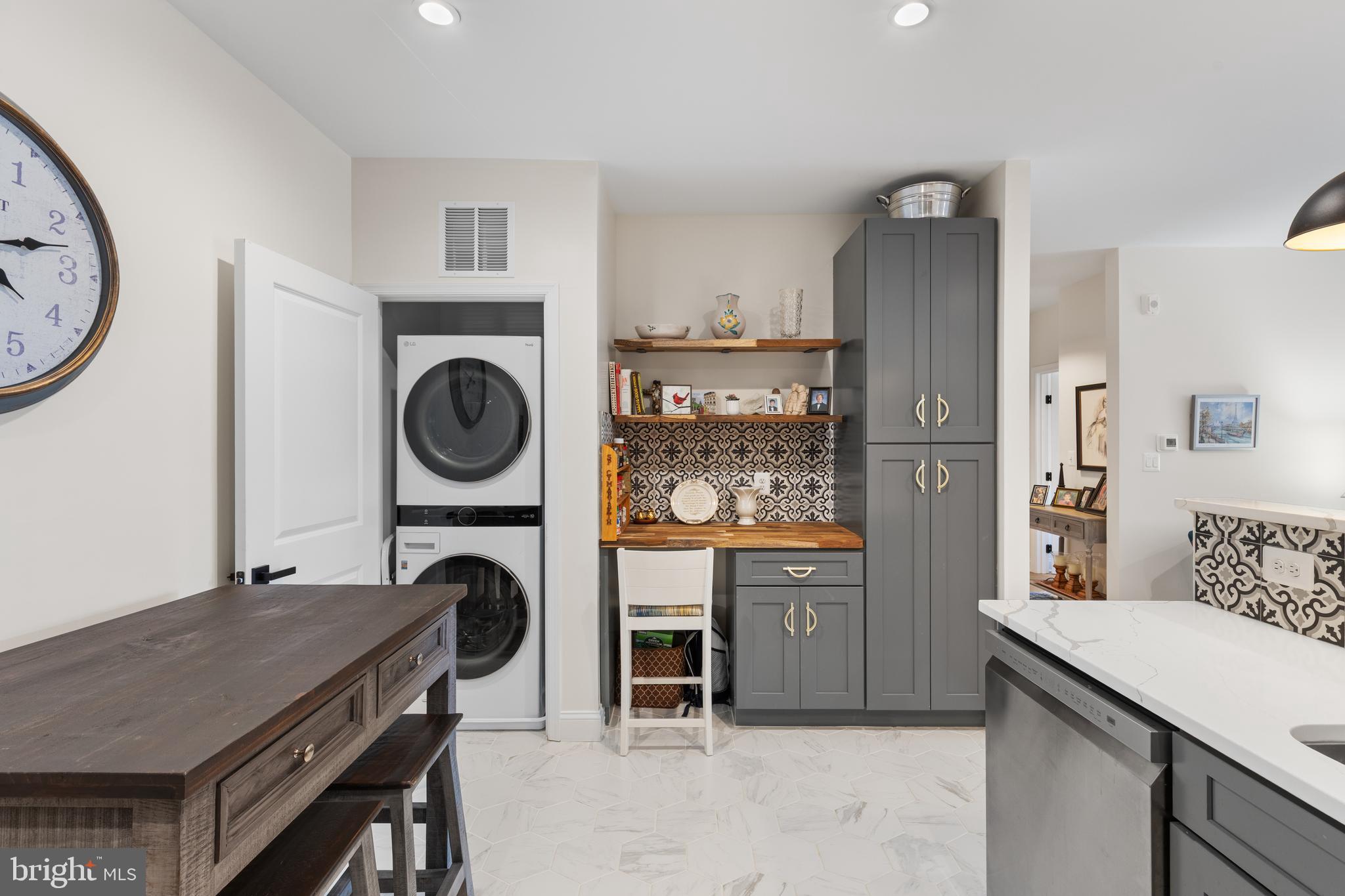 CHRISTOPHER AT CEDAR LAKES - Residential Lease