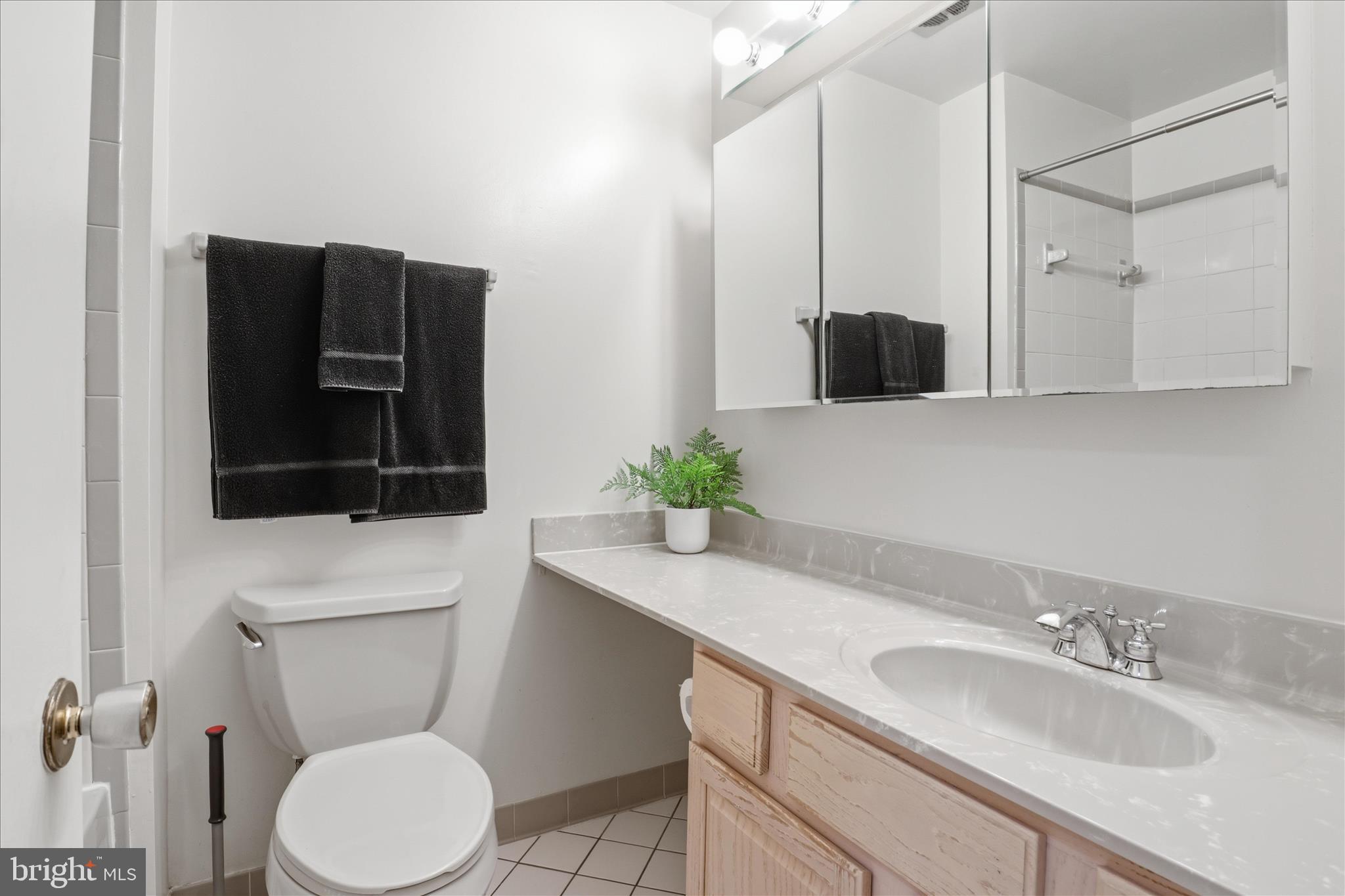 HILLMEADE MANOR - Residential