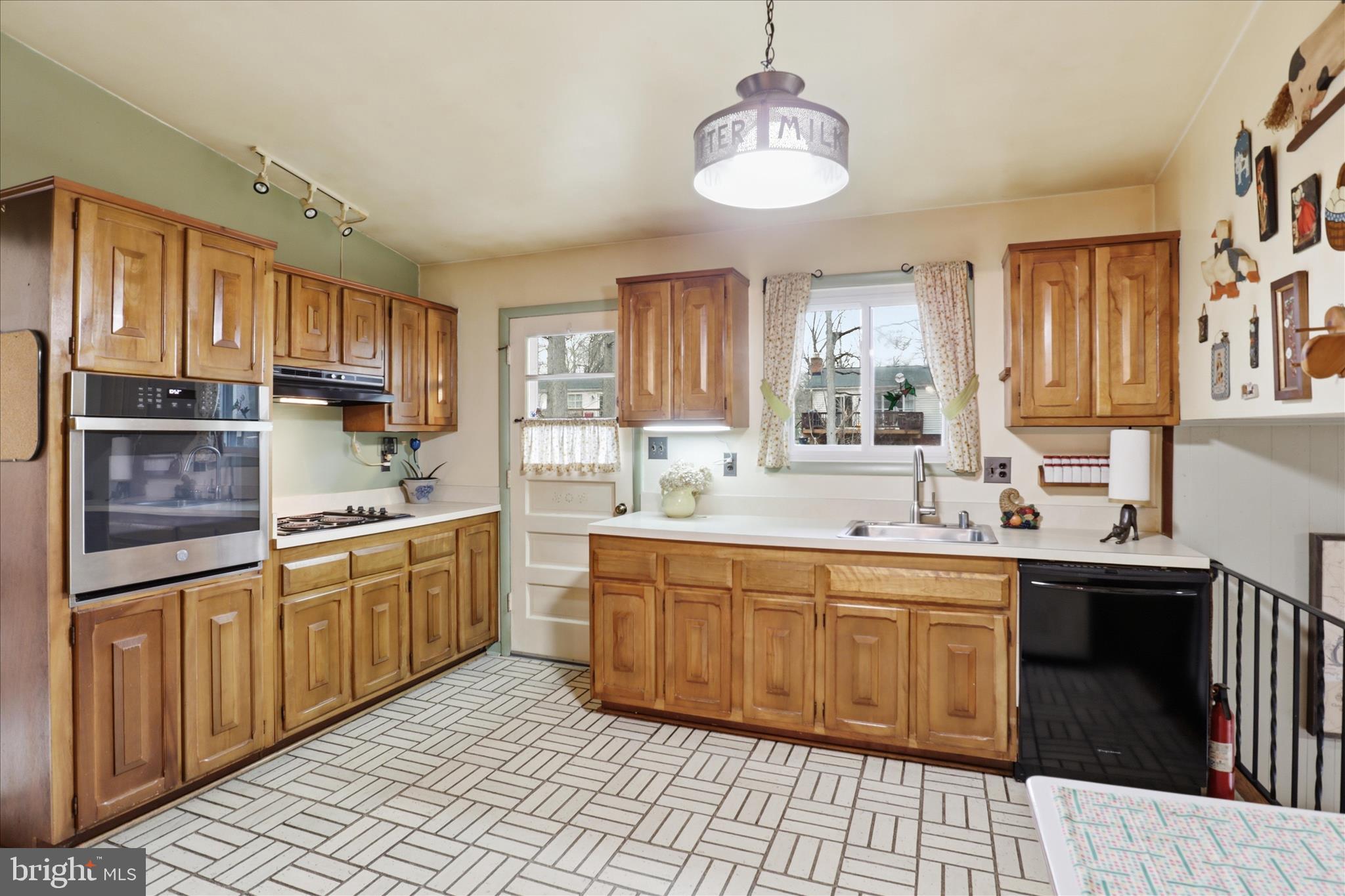 HILLMEADE MANOR - Residential