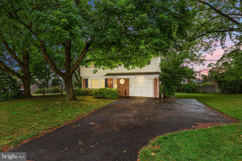 Photo of 2545 Golden Drive, EAST PETERSBURG, PA 17520 (MLS # PALA2090498)