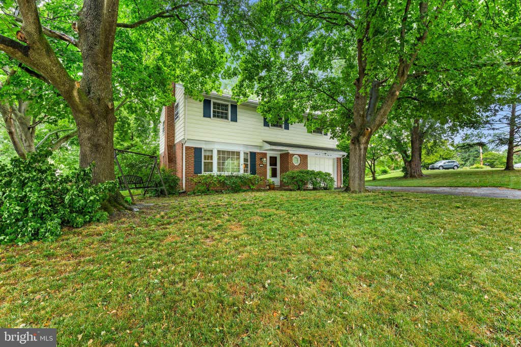 Photo of 2545 Golden Drive, EAST PETERSBURG, PA 17520 (MLS # PALA2090498)