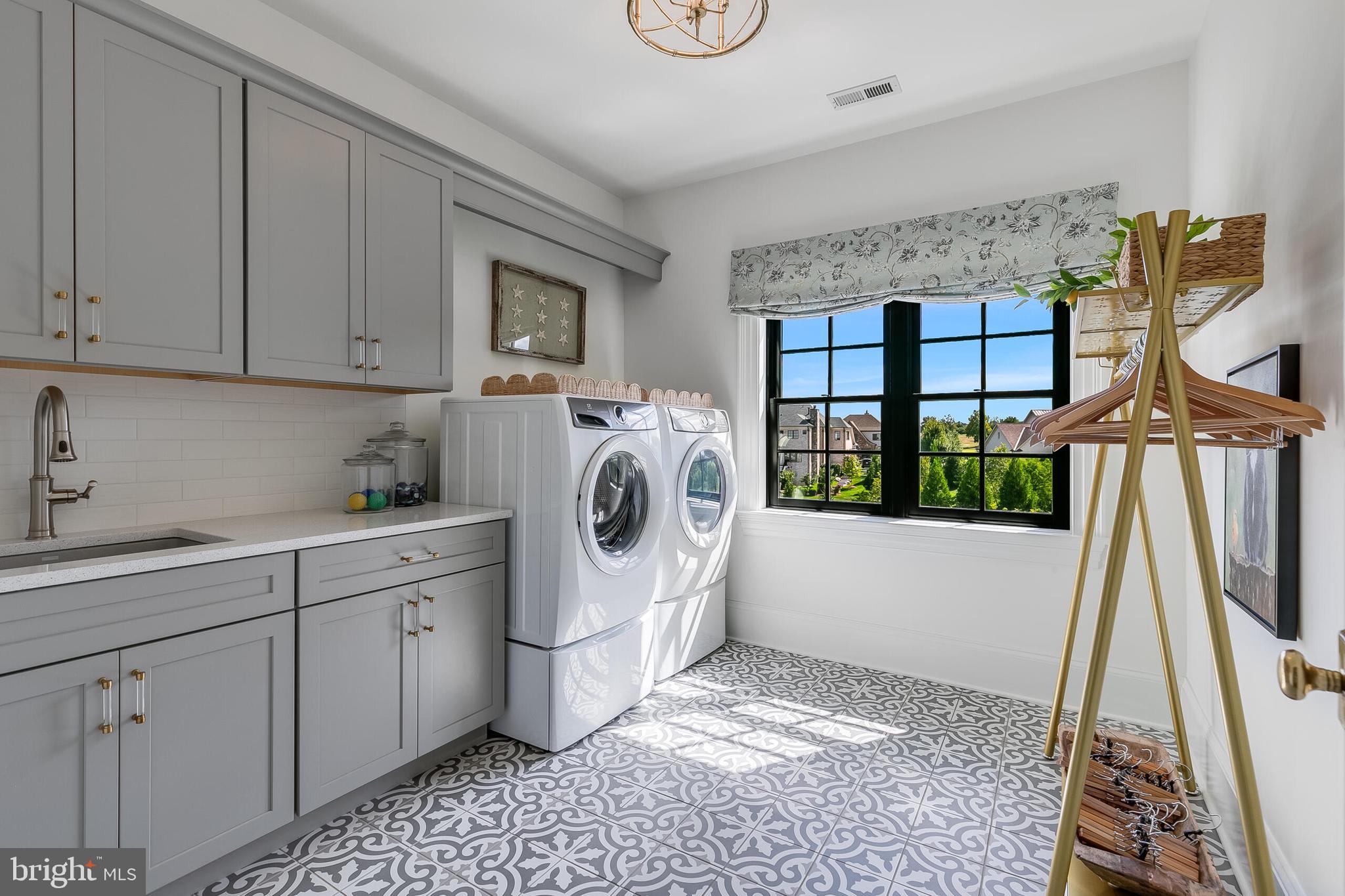 CREIGHTON FARMS - Residential