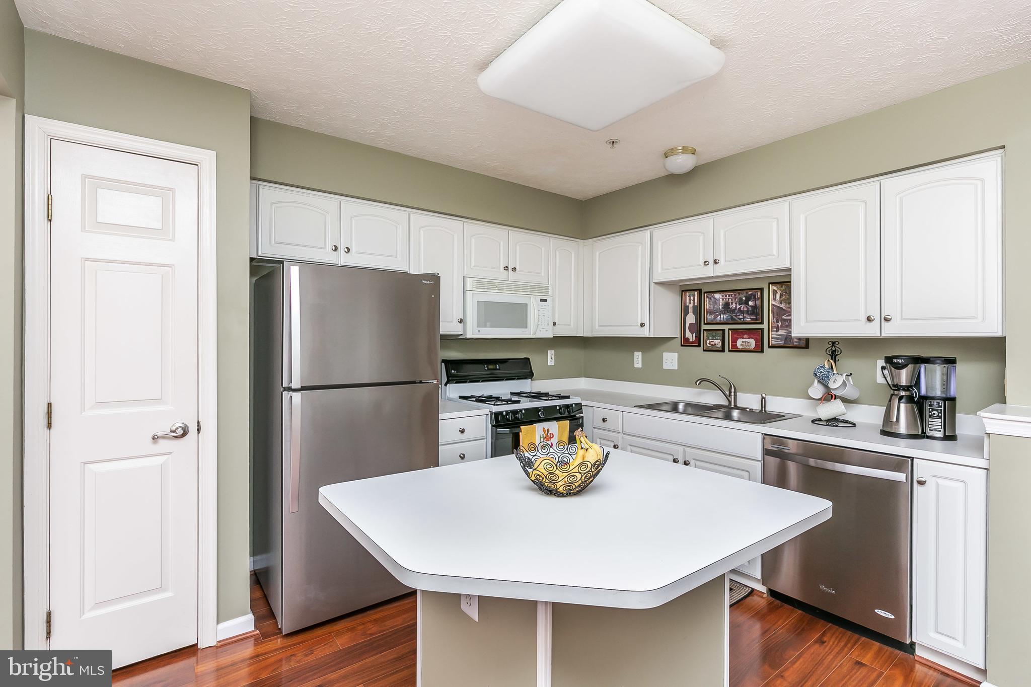 CONSTANT FRIENDSHIP - Residential