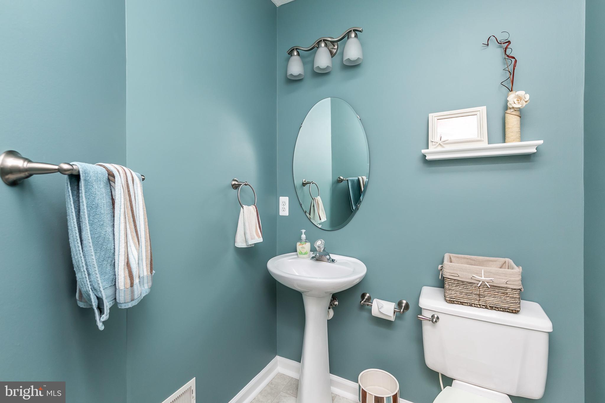 CONSTANT FRIENDSHIP - Residential