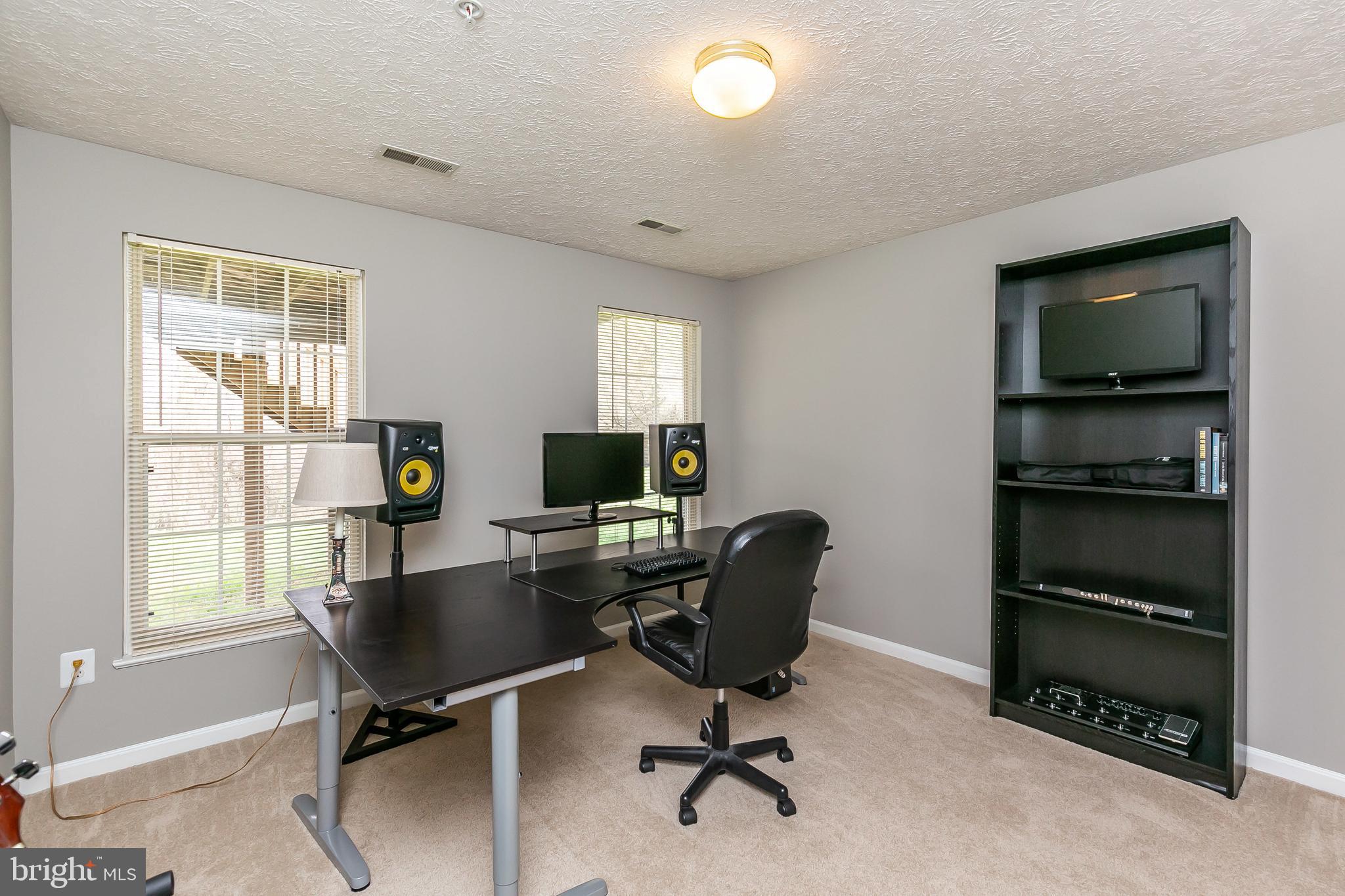 CONSTANT FRIENDSHIP - Residential