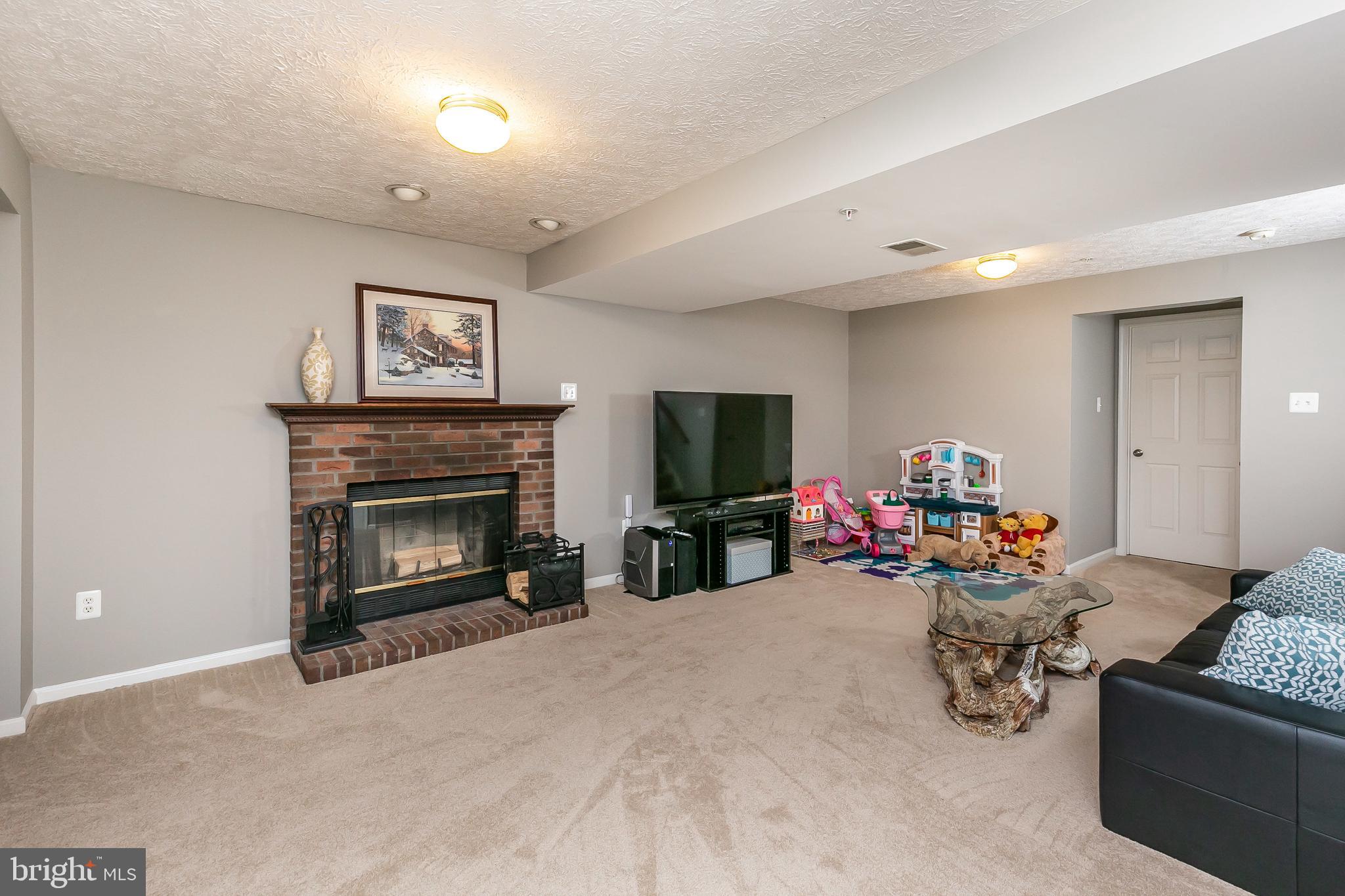 CONSTANT FRIENDSHIP - Residential