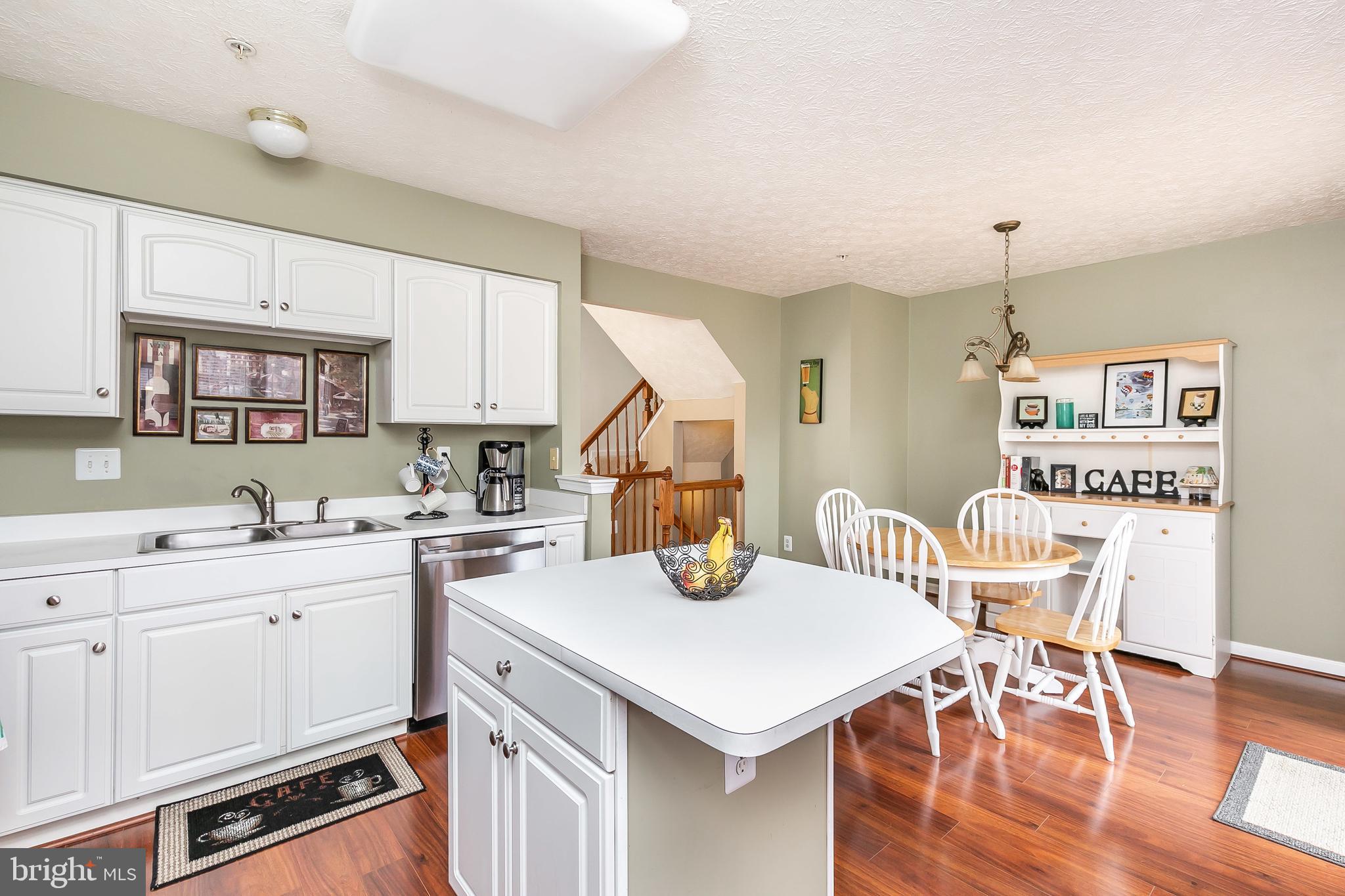 CONSTANT FRIENDSHIP - Residential