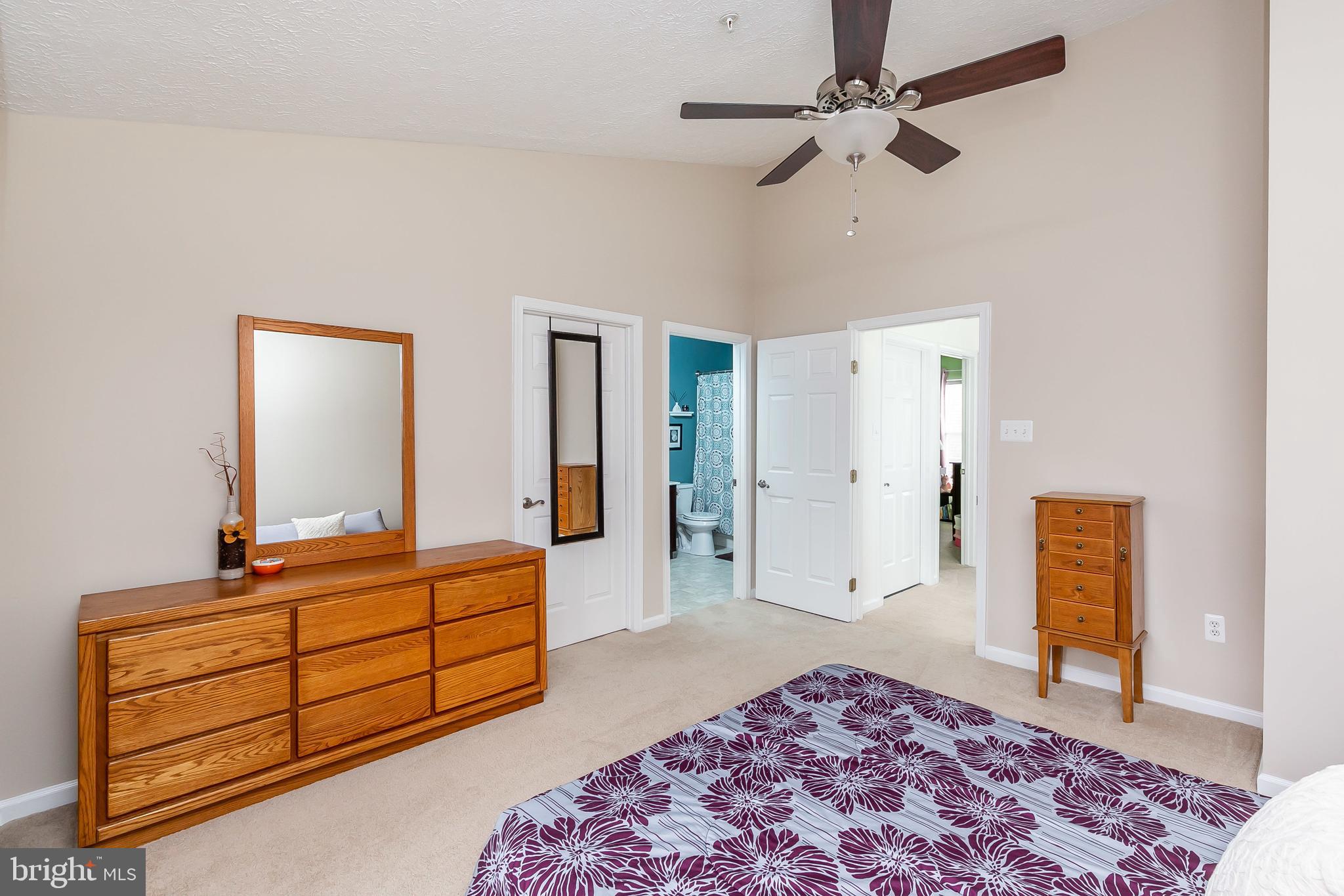 CONSTANT FRIENDSHIP - Residential