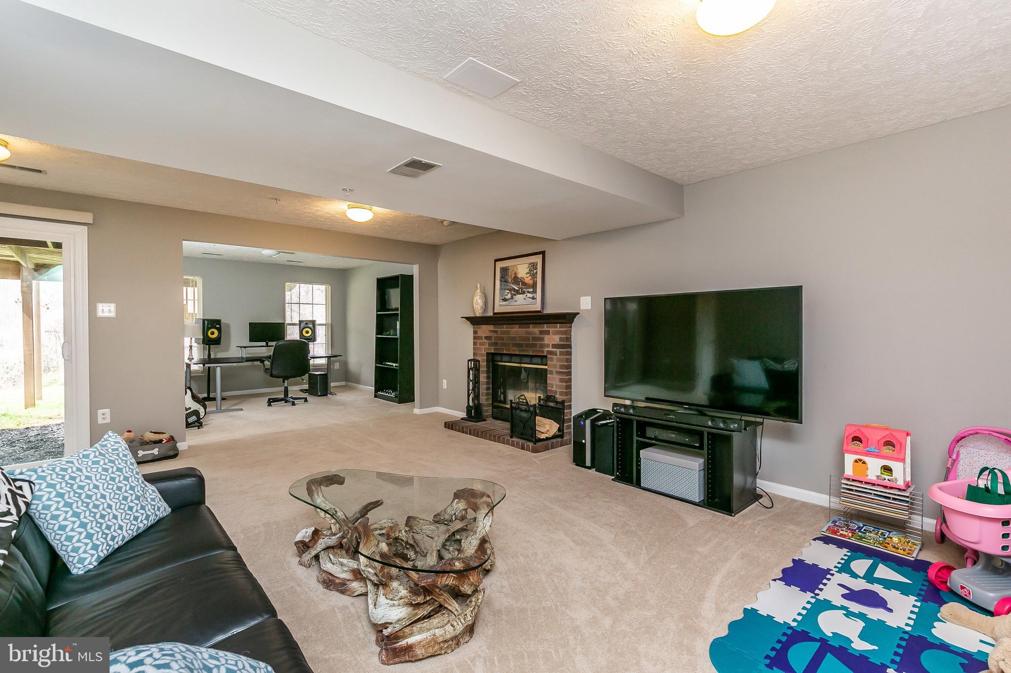 CONSTANT FRIENDSHIP - Residential