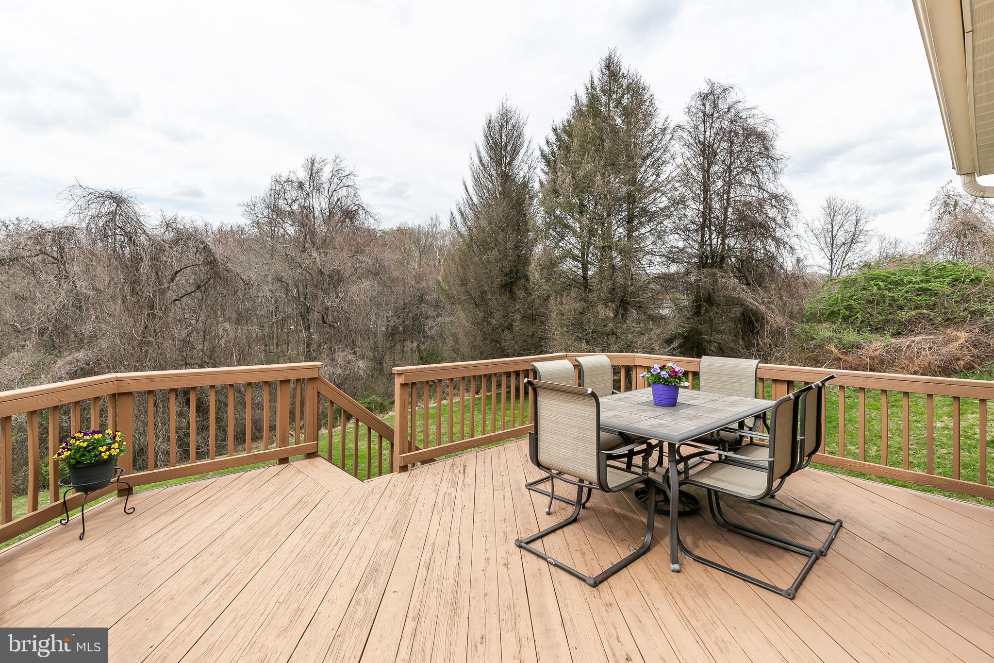 CONSTANT FRIENDSHIP - Residential