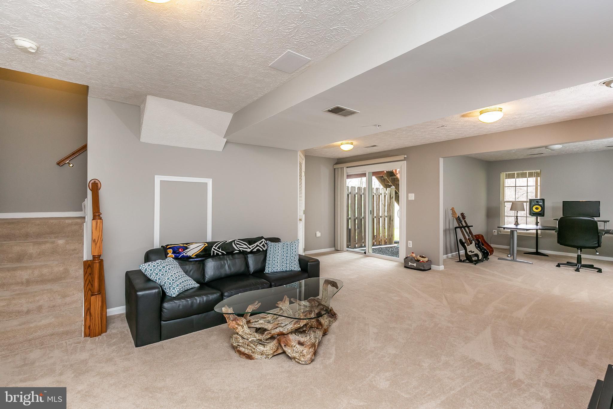 CONSTANT FRIENDSHIP - Residential