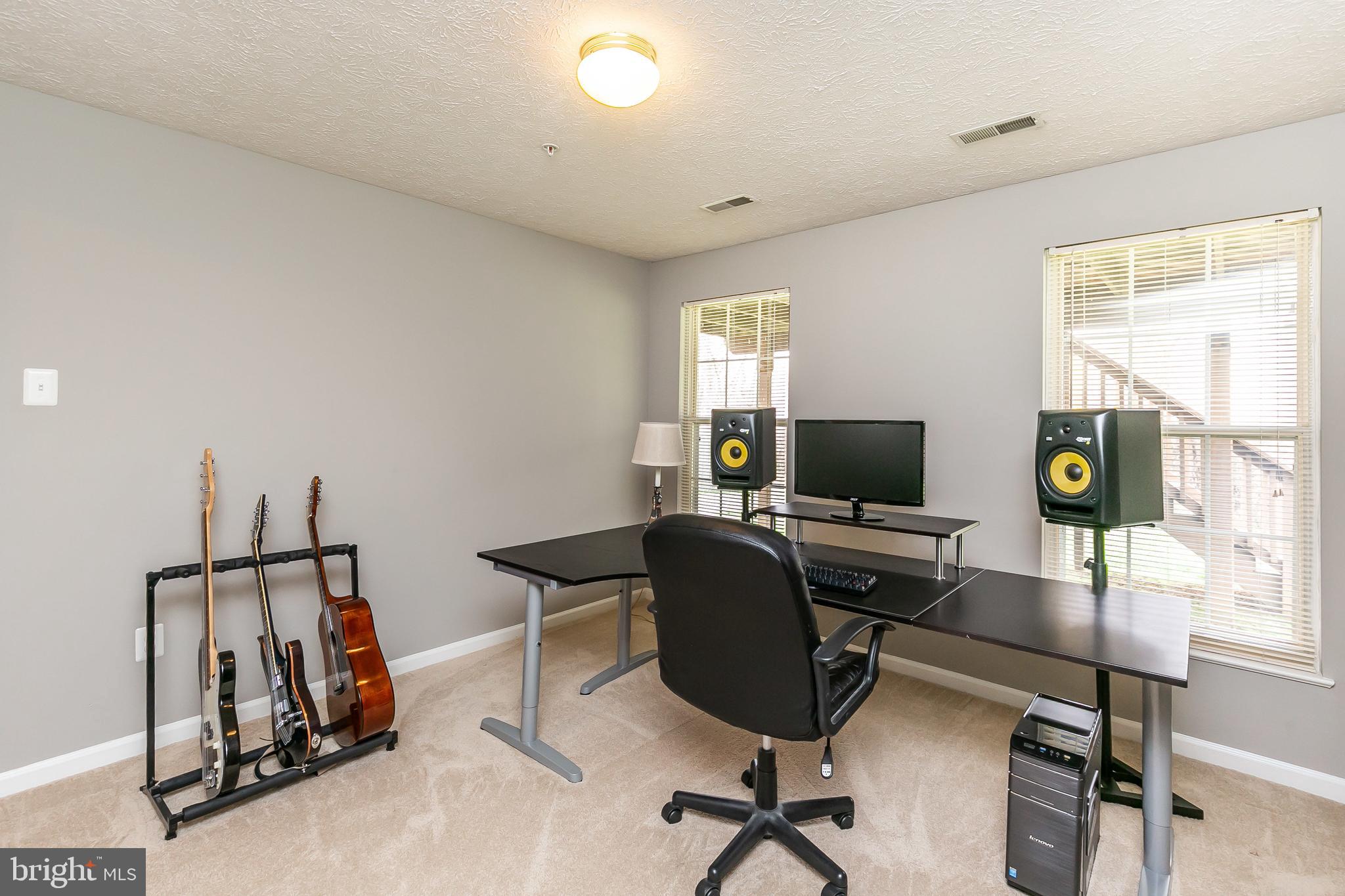 CONSTANT FRIENDSHIP - Residential