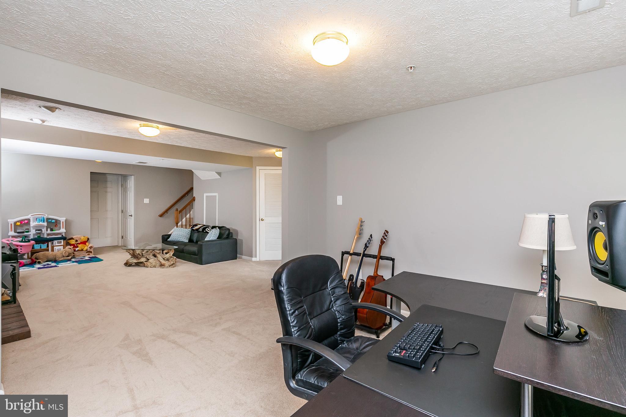 CONSTANT FRIENDSHIP - Residential