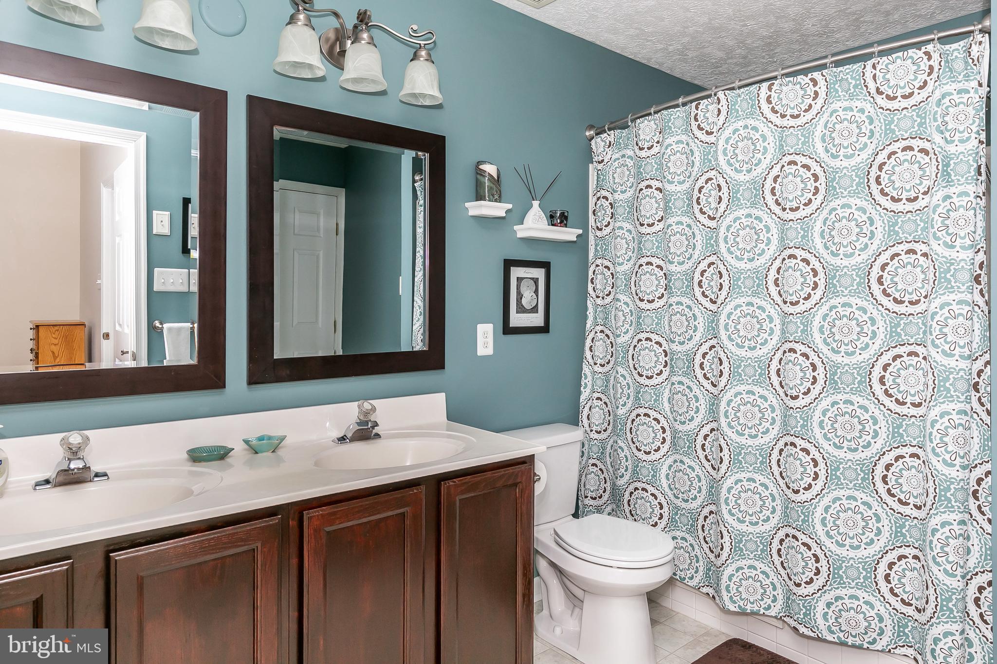 CONSTANT FRIENDSHIP - Residential