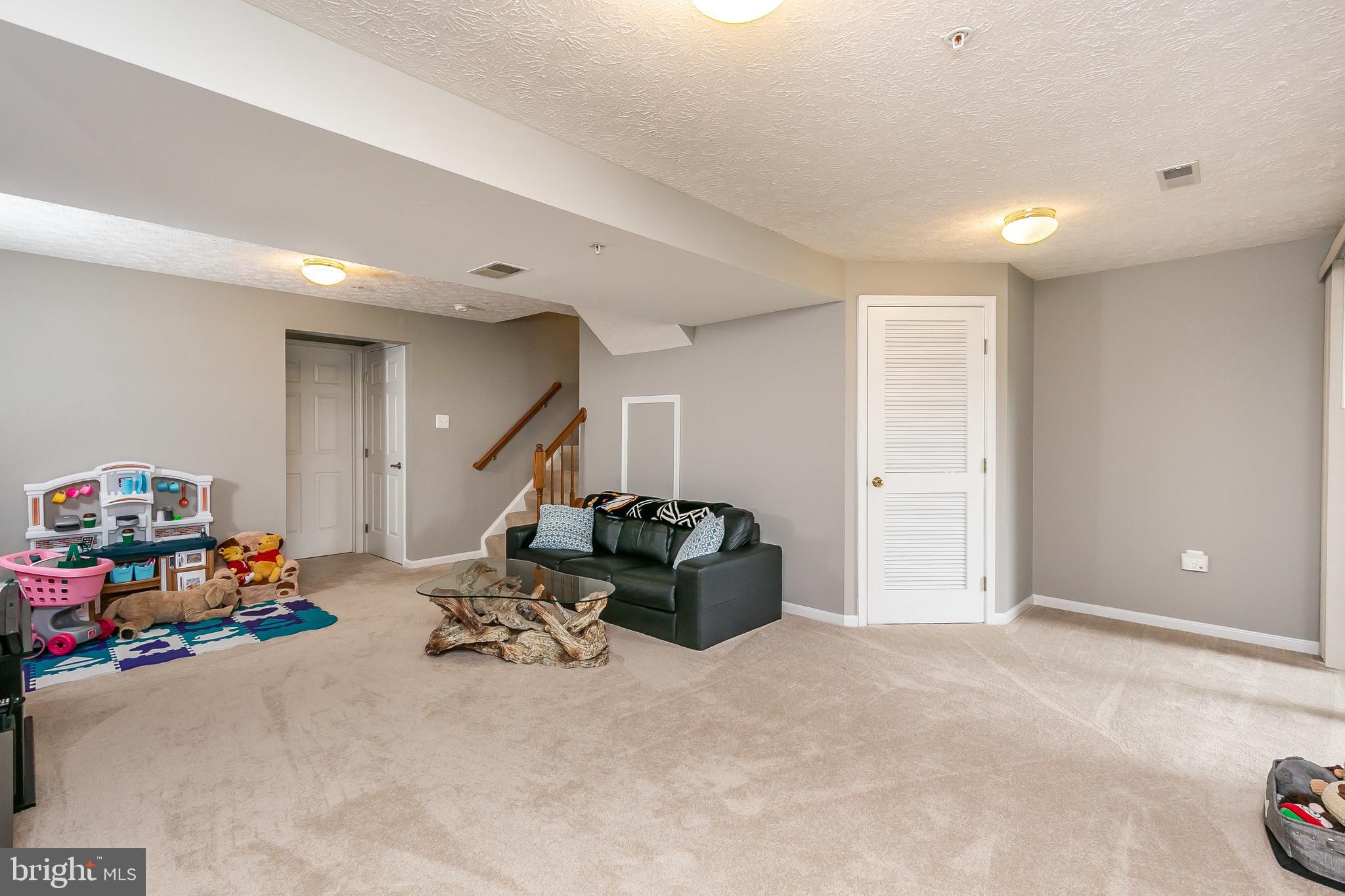 CONSTANT FRIENDSHIP - Residential