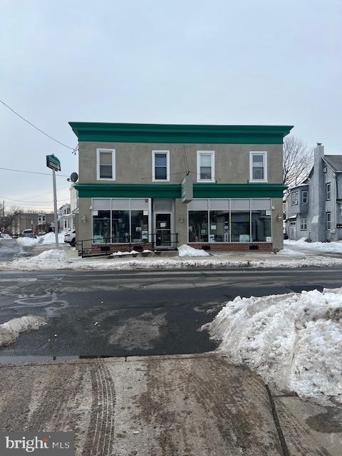 ROXBOROUGH - Commercial Sale