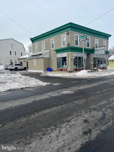 ROXBOROUGH - Commercial Sale