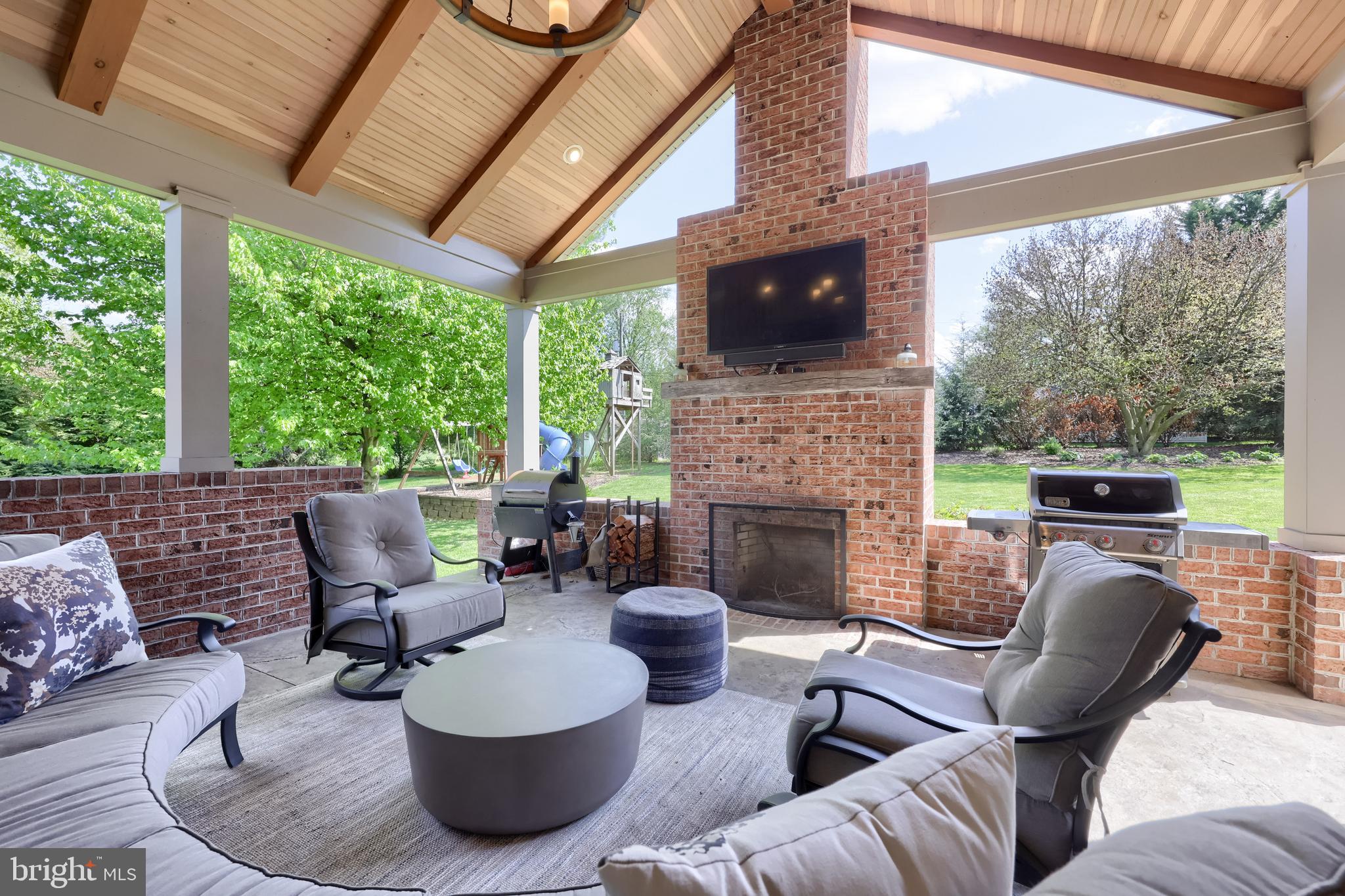 2124 QUAIL DRIVE