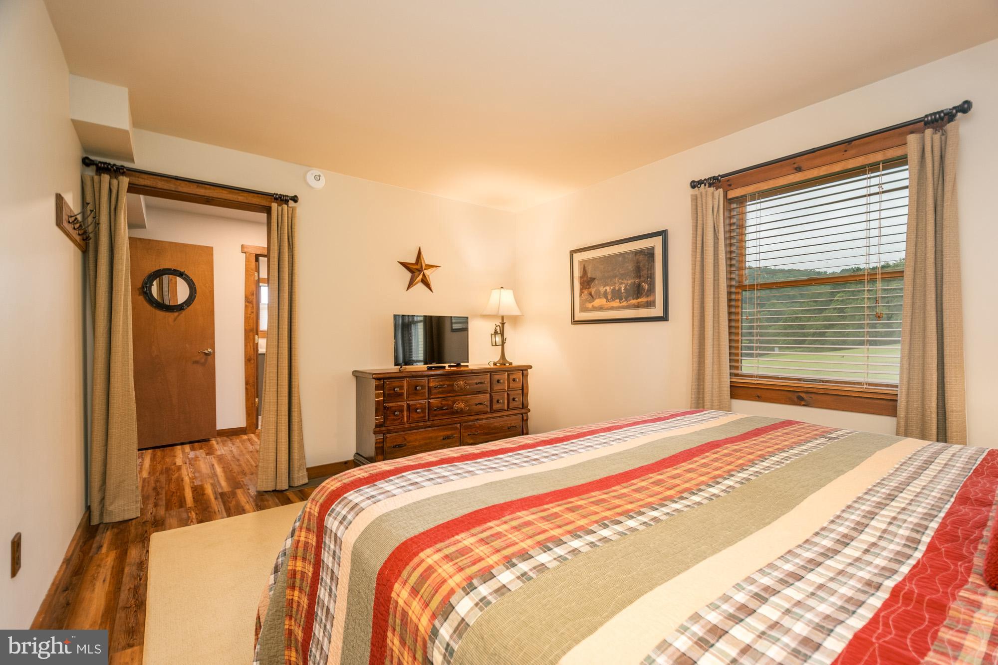 PARADISE POINT - Residential