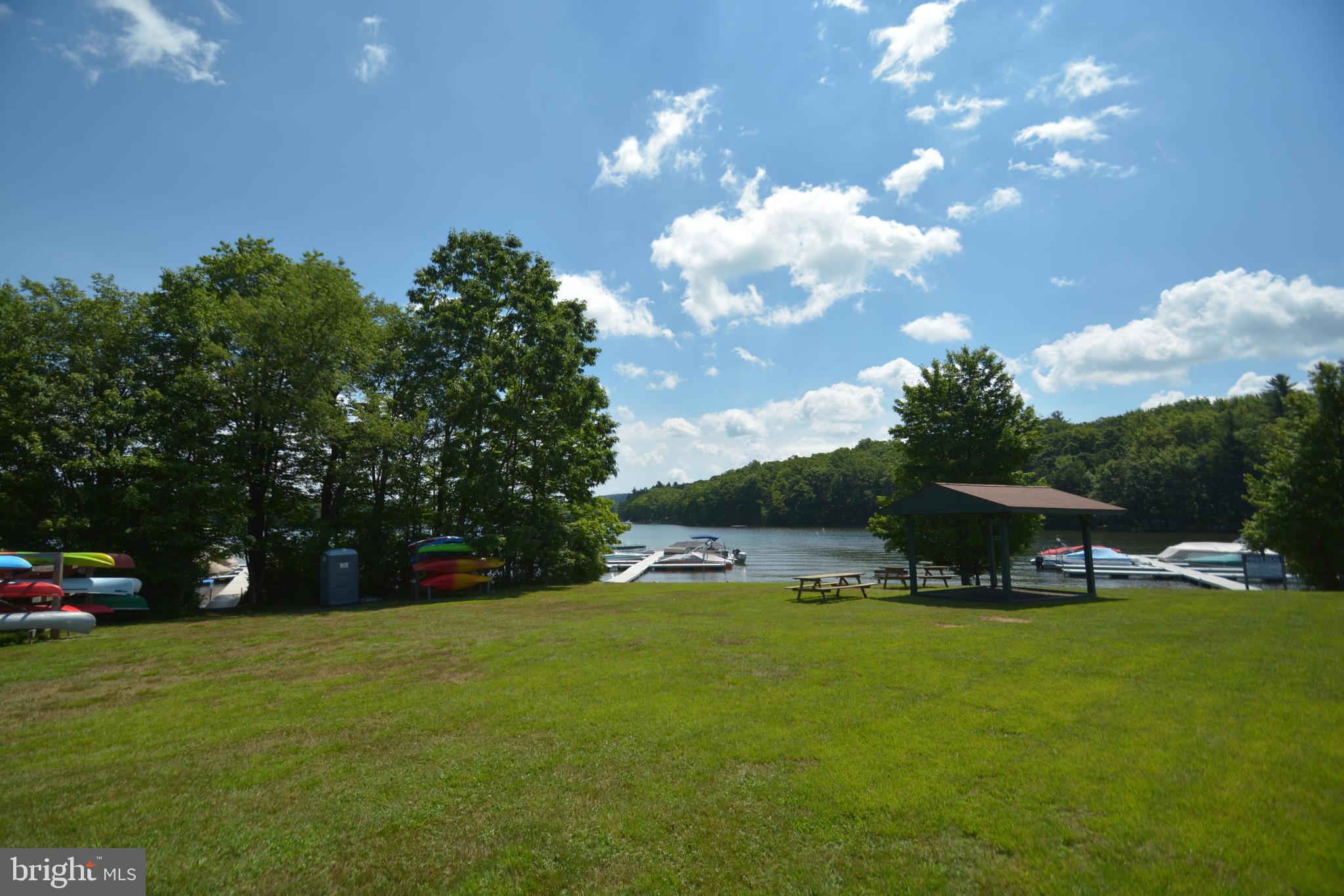 PARADISE POINT - Residential