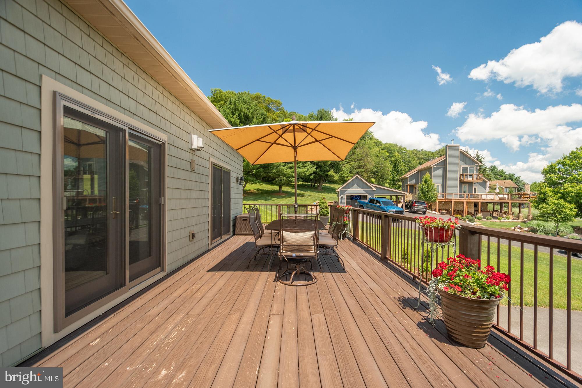 PARADISE POINT - Residential