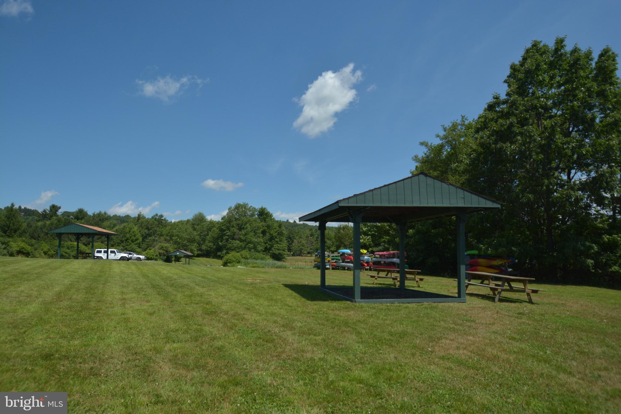 PARADISE POINT - Residential