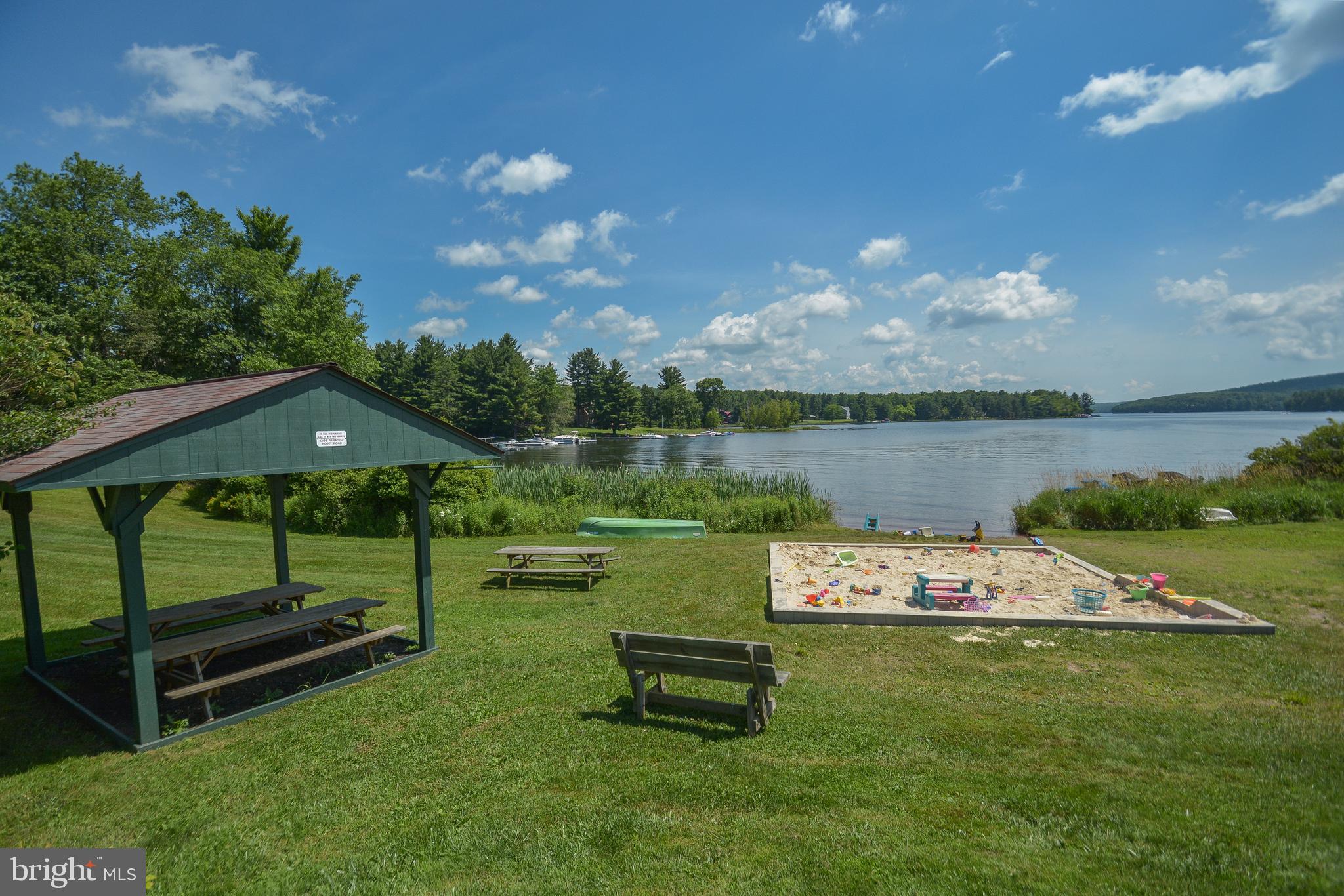 PARADISE POINT - Residential