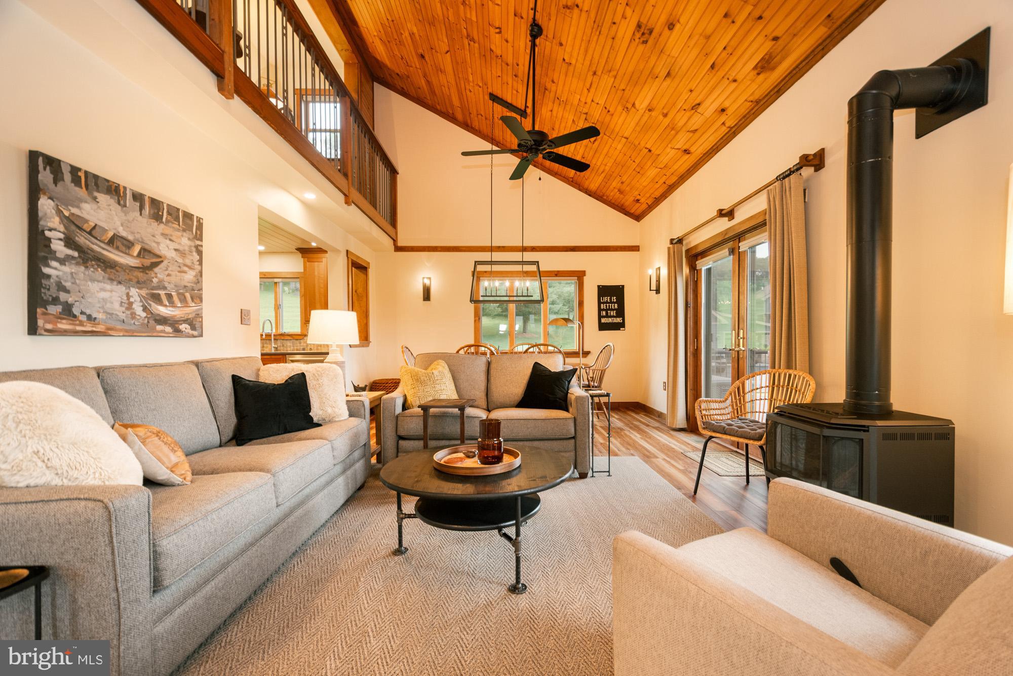 PARADISE POINT - Residential