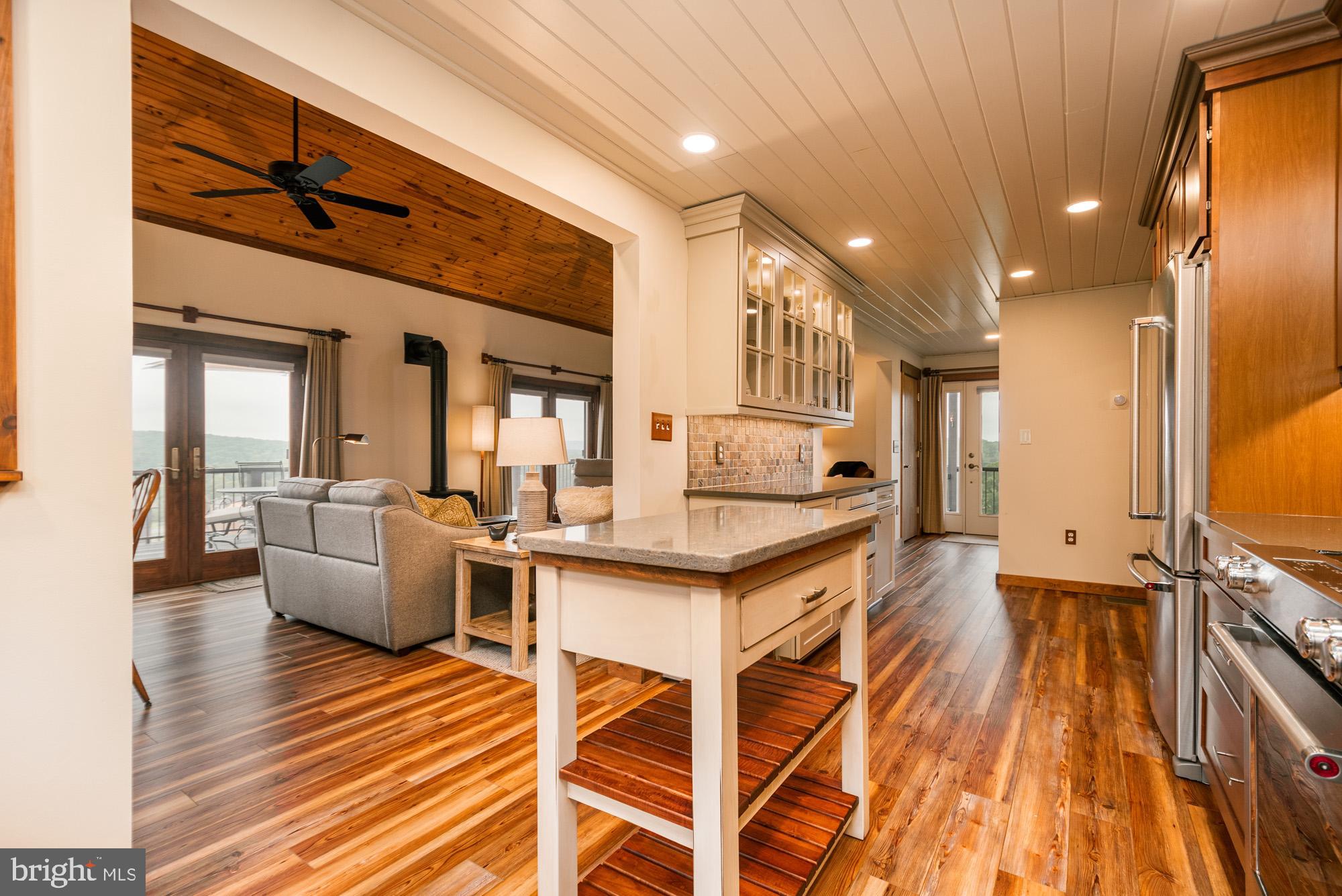 PARADISE POINT - Residential