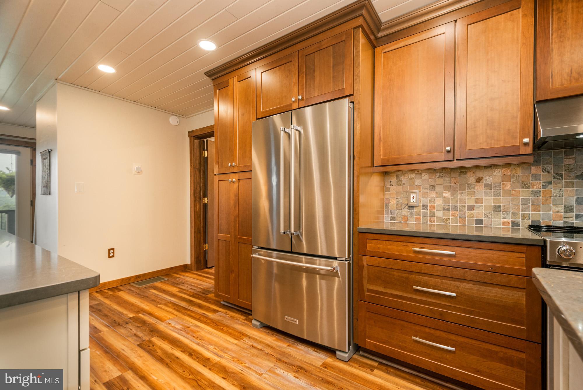 PARADISE POINT - Residential