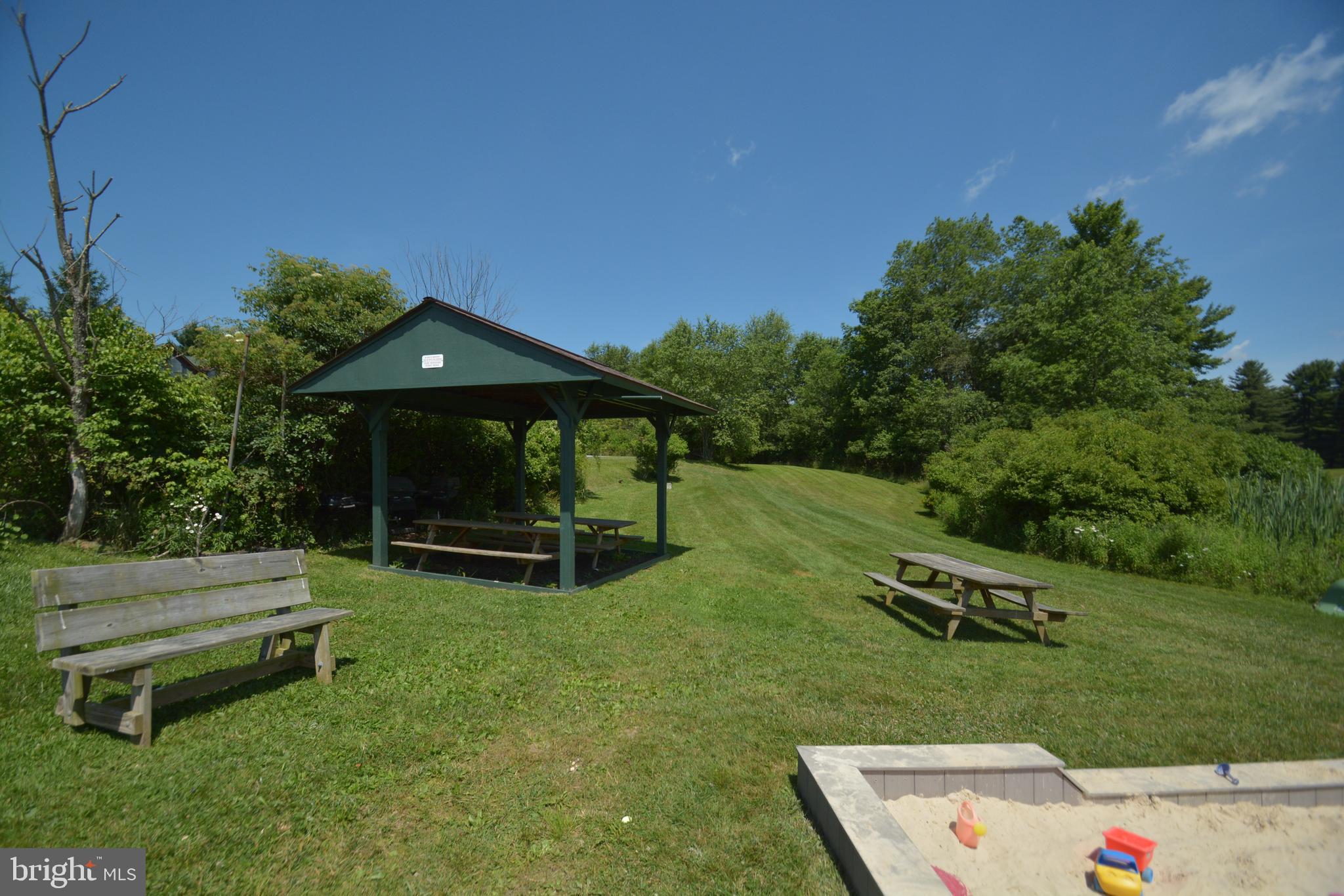 PARADISE POINT - Residential