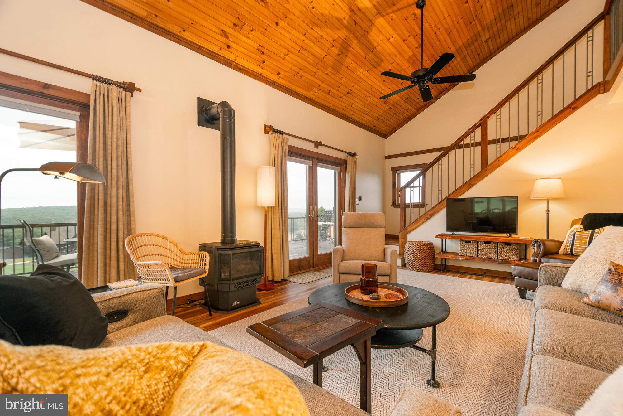 PARADISE POINT - Residential