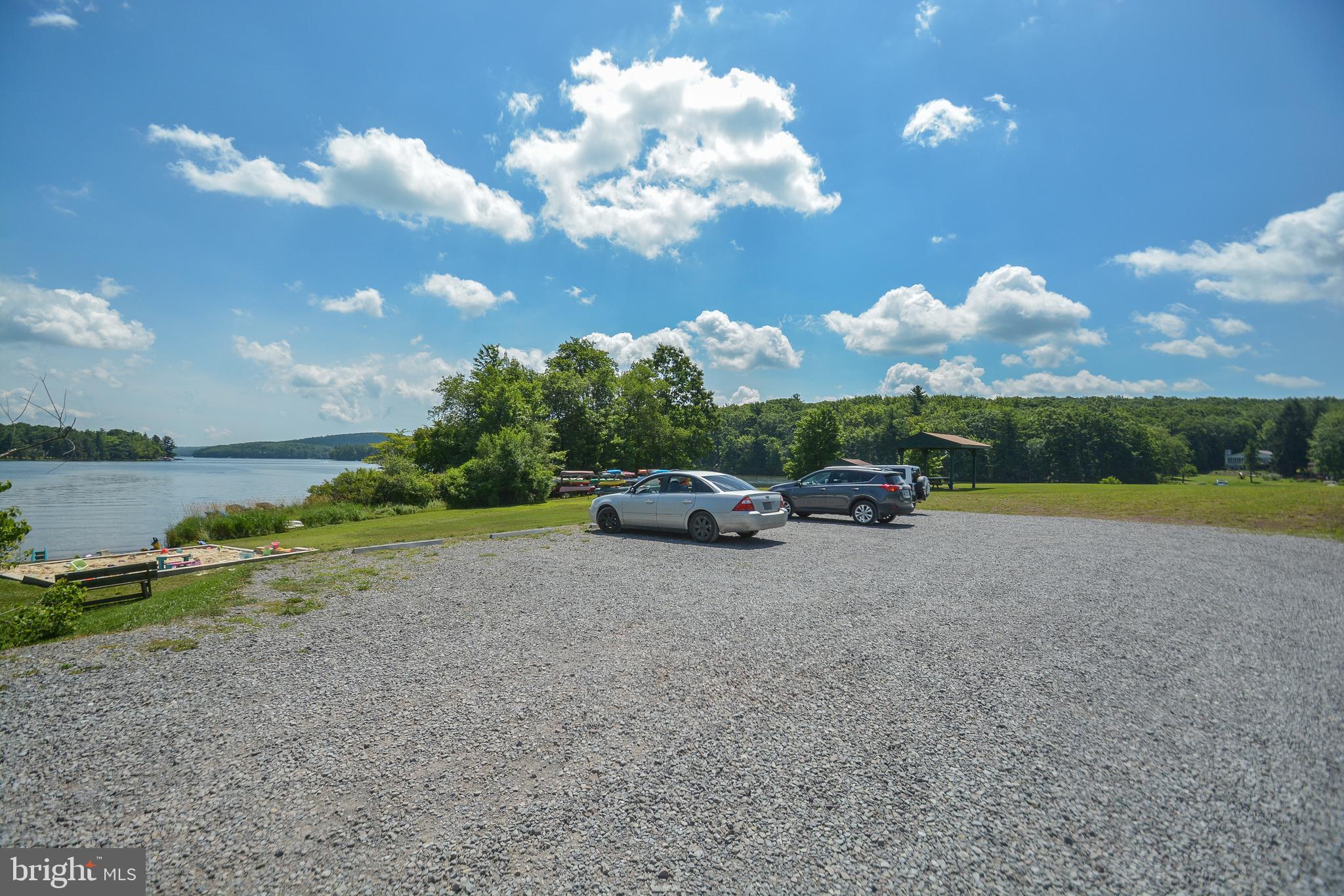 PARADISE POINT - Residential