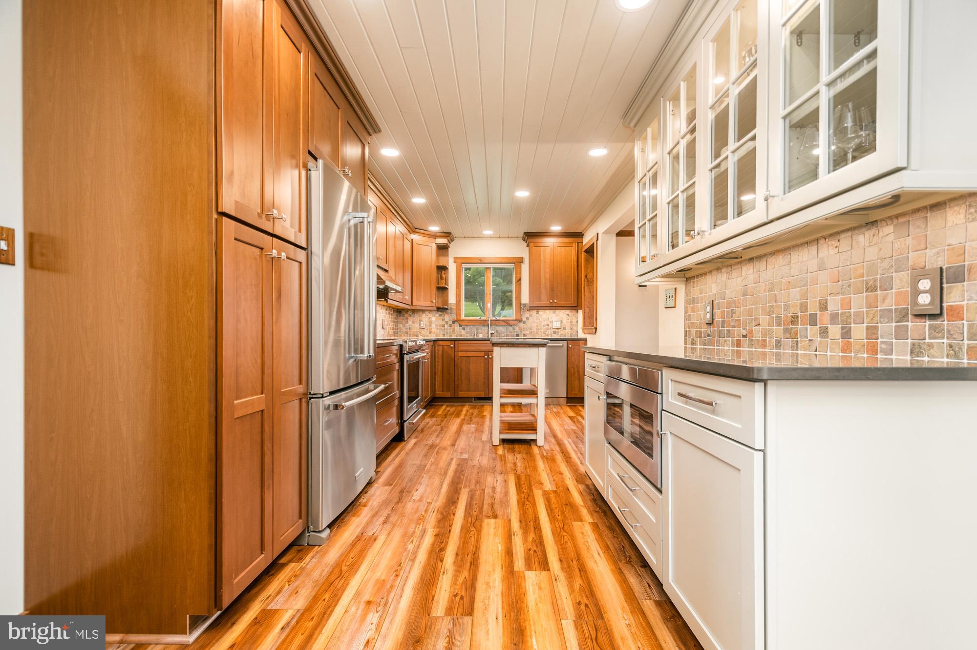 PARADISE POINT - Residential