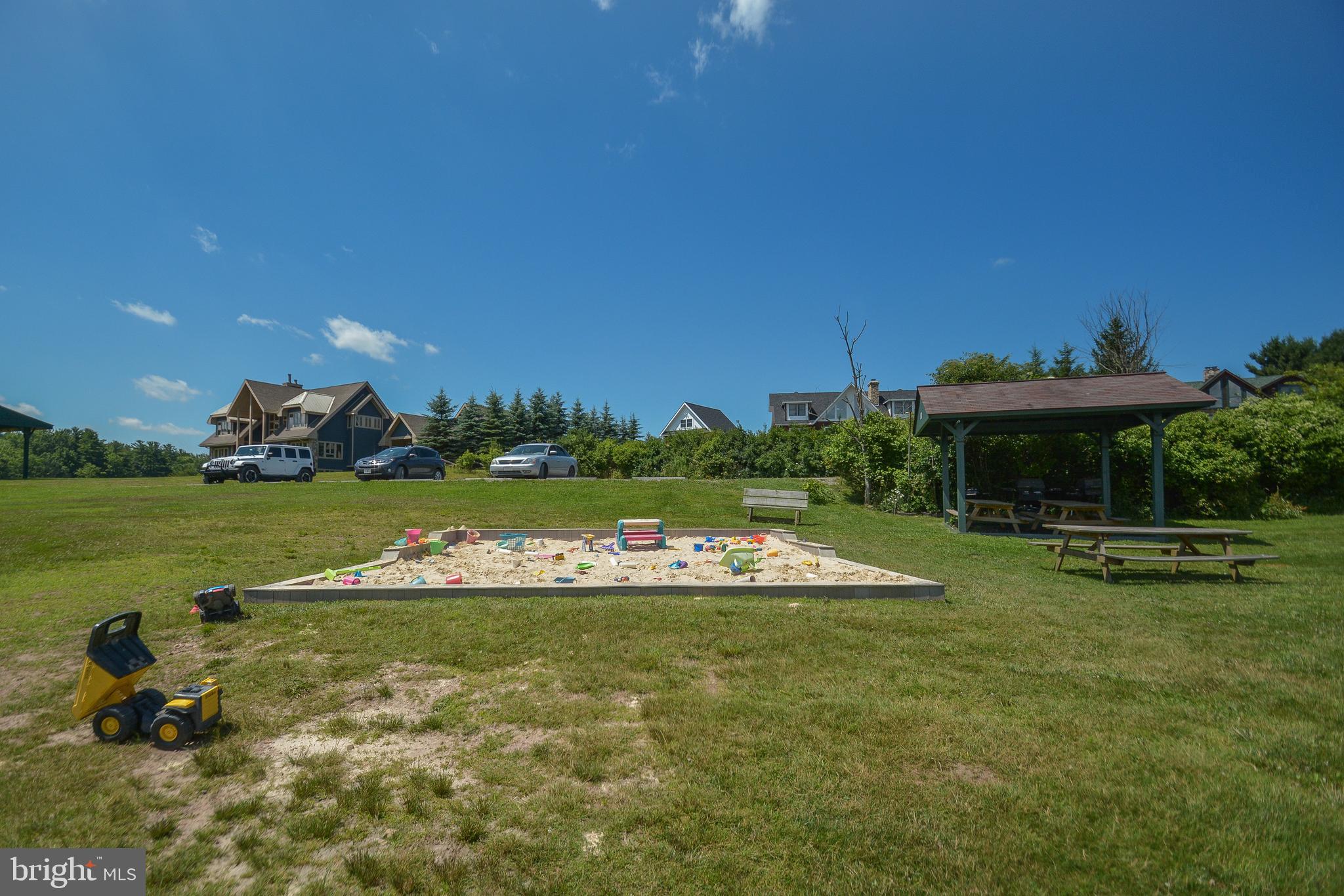 PARADISE POINT - Residential