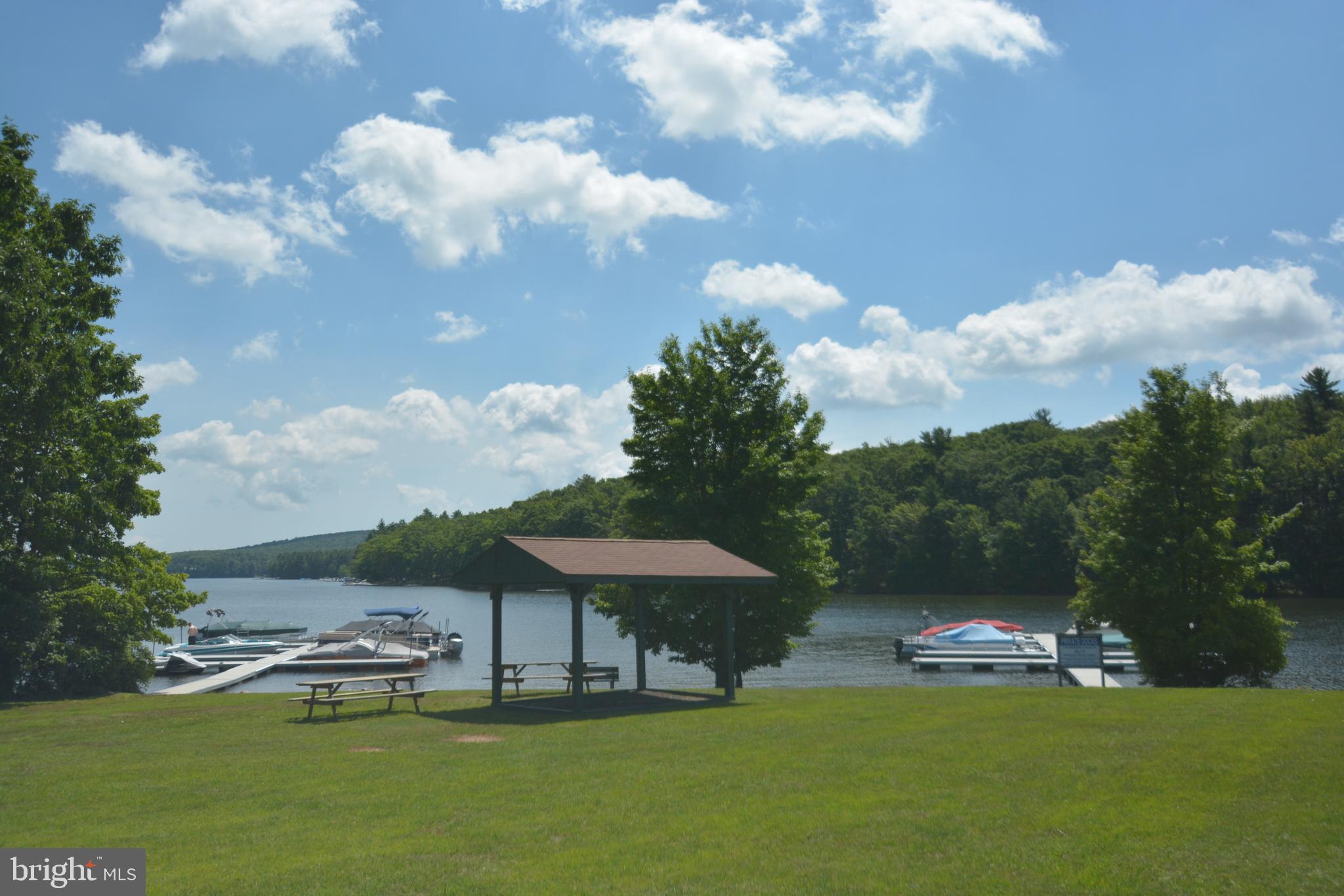 PARADISE POINT - Residential