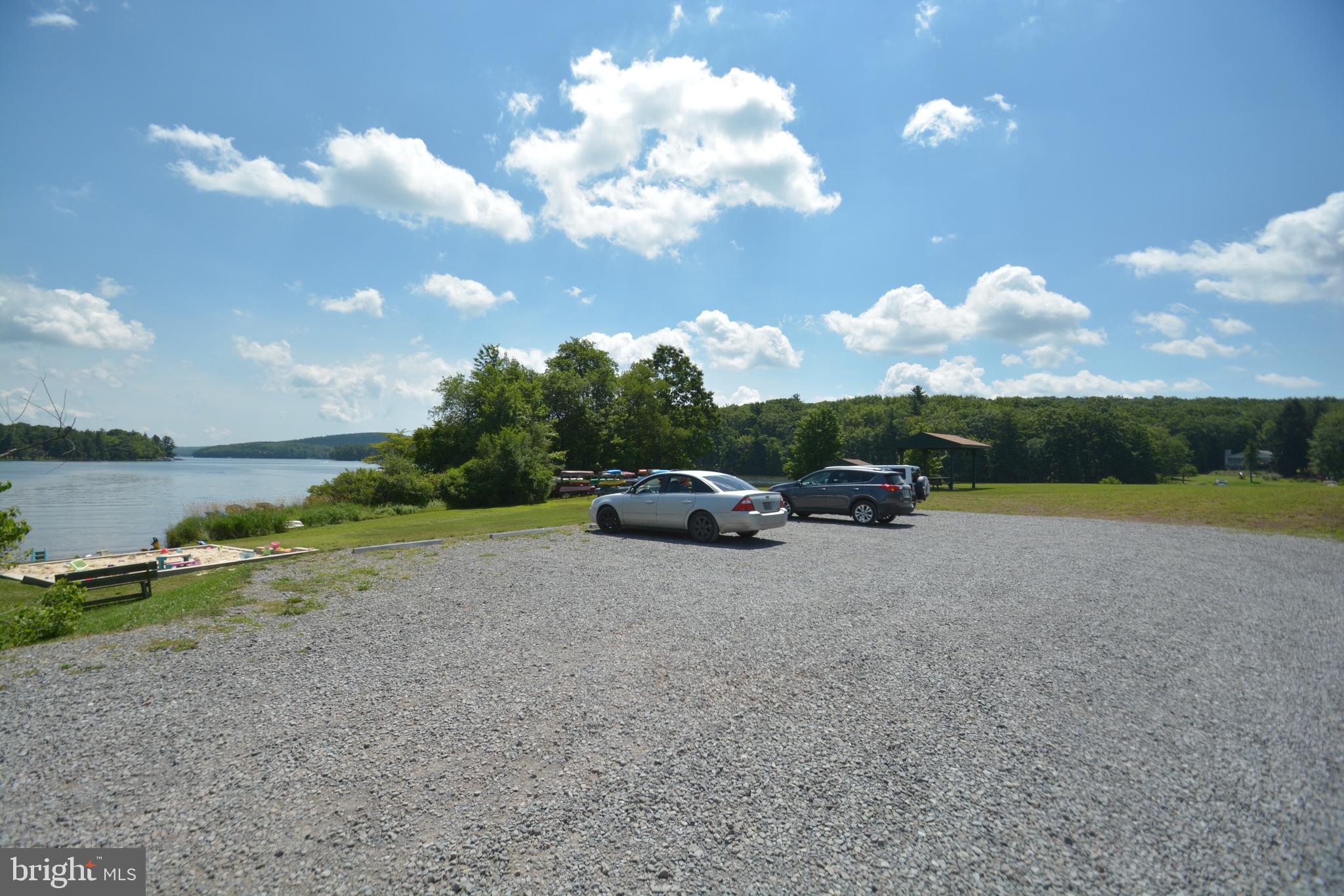 PARADISE POINT - Residential