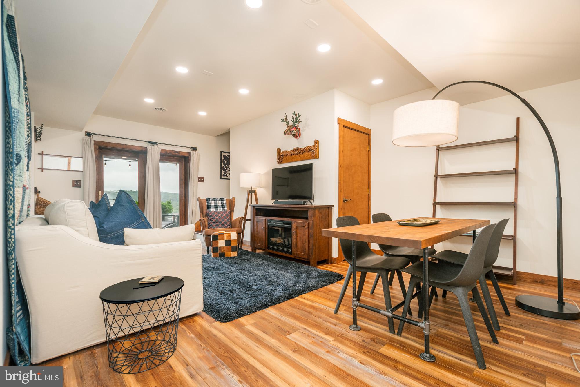 PARADISE POINT - Residential