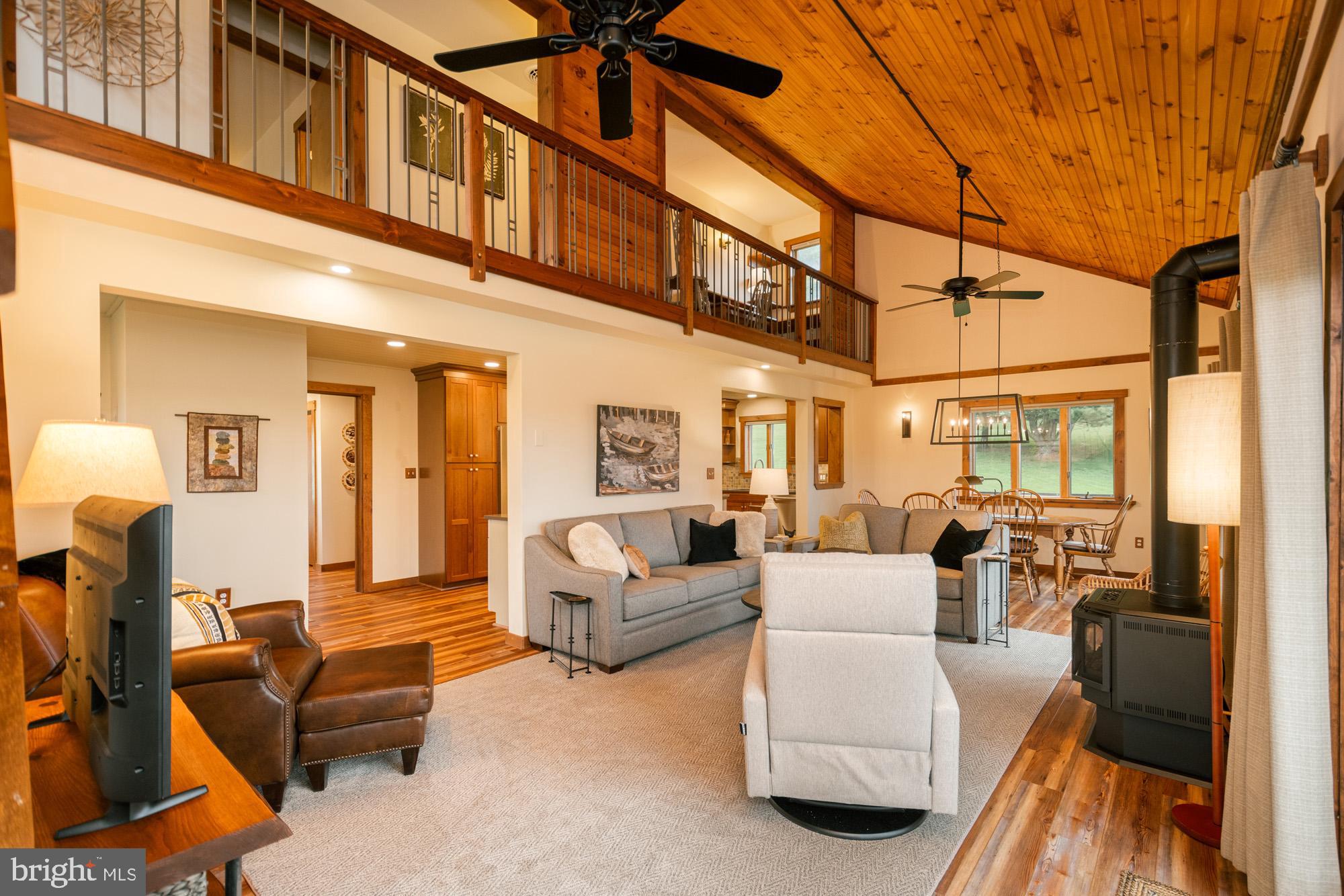 PARADISE POINT - Residential