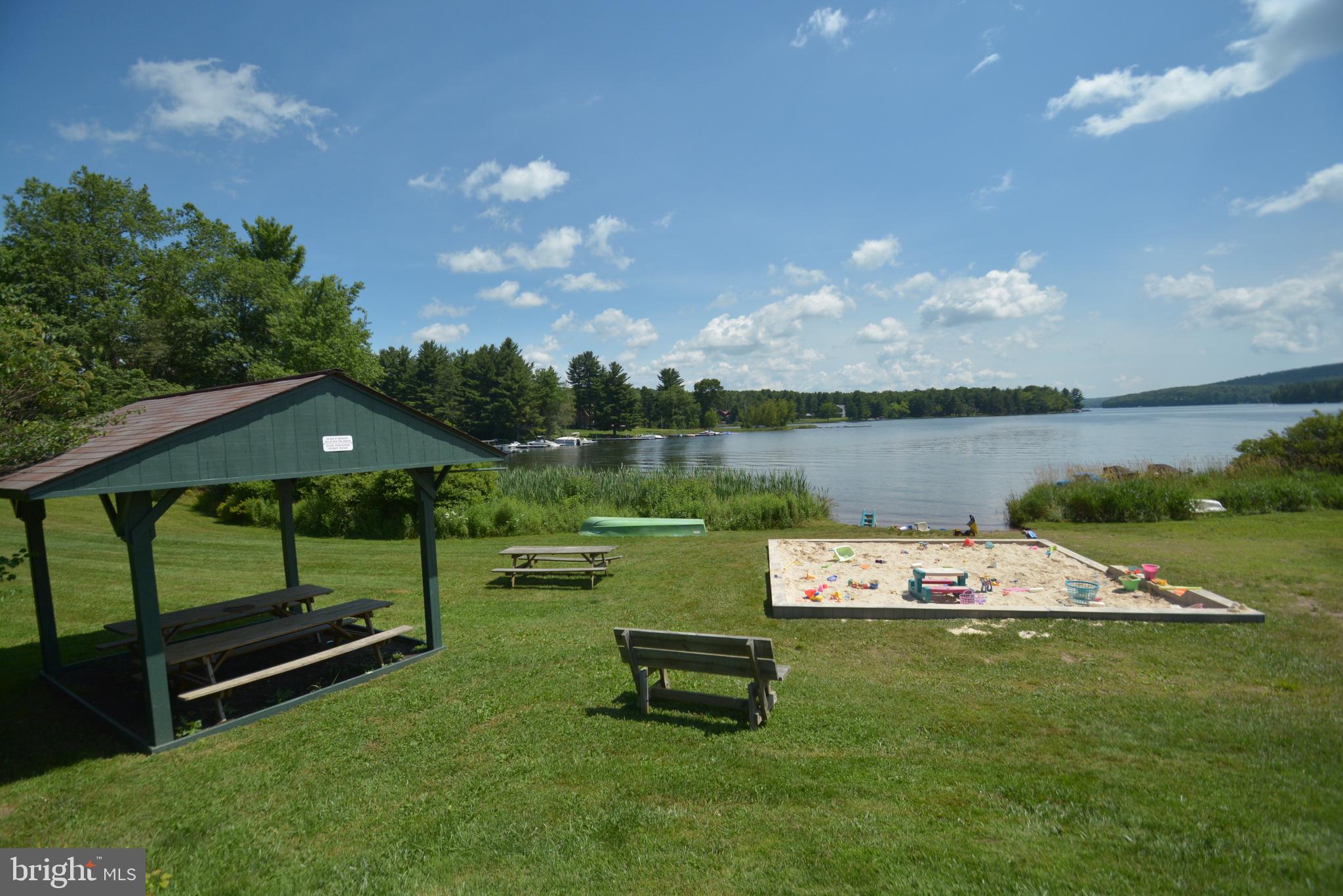 PARADISE POINT - Residential