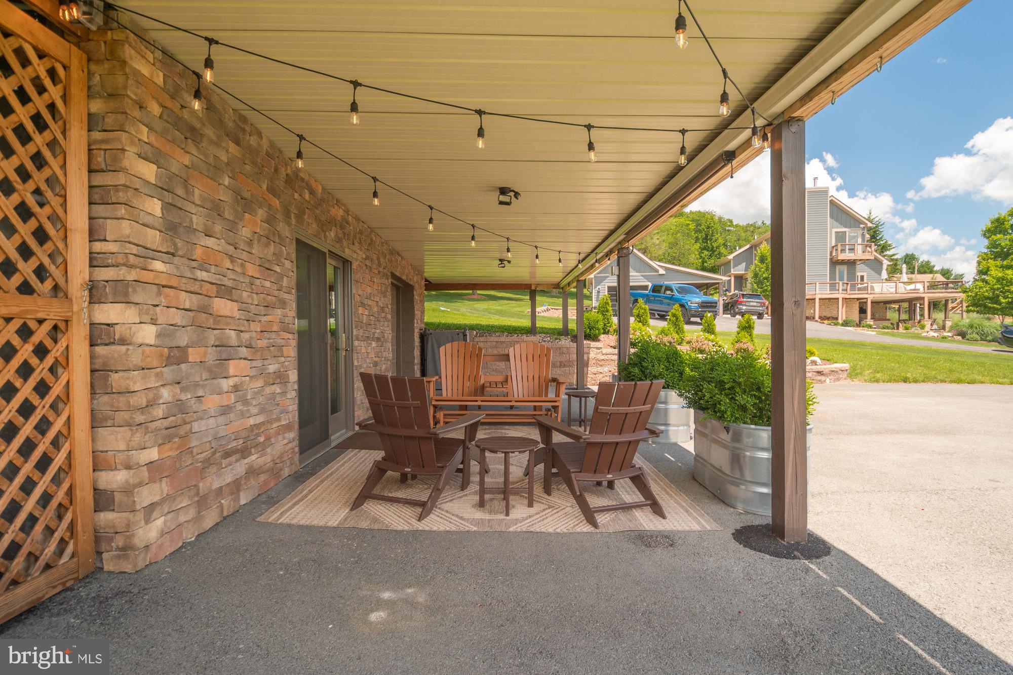 PARADISE POINT - Residential