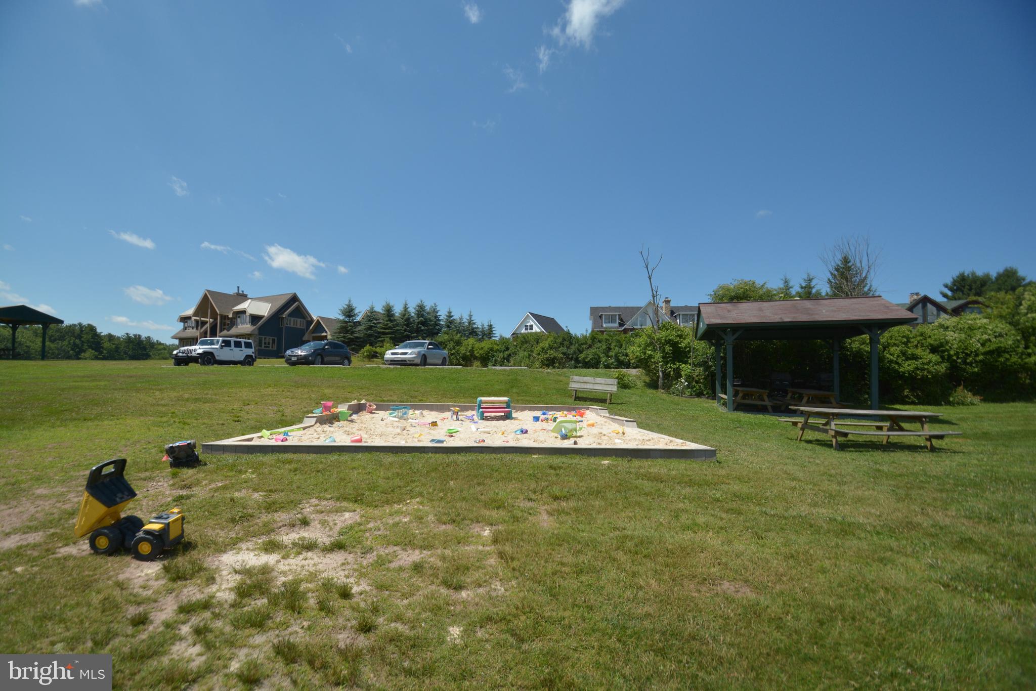 PARADISE POINT - Residential