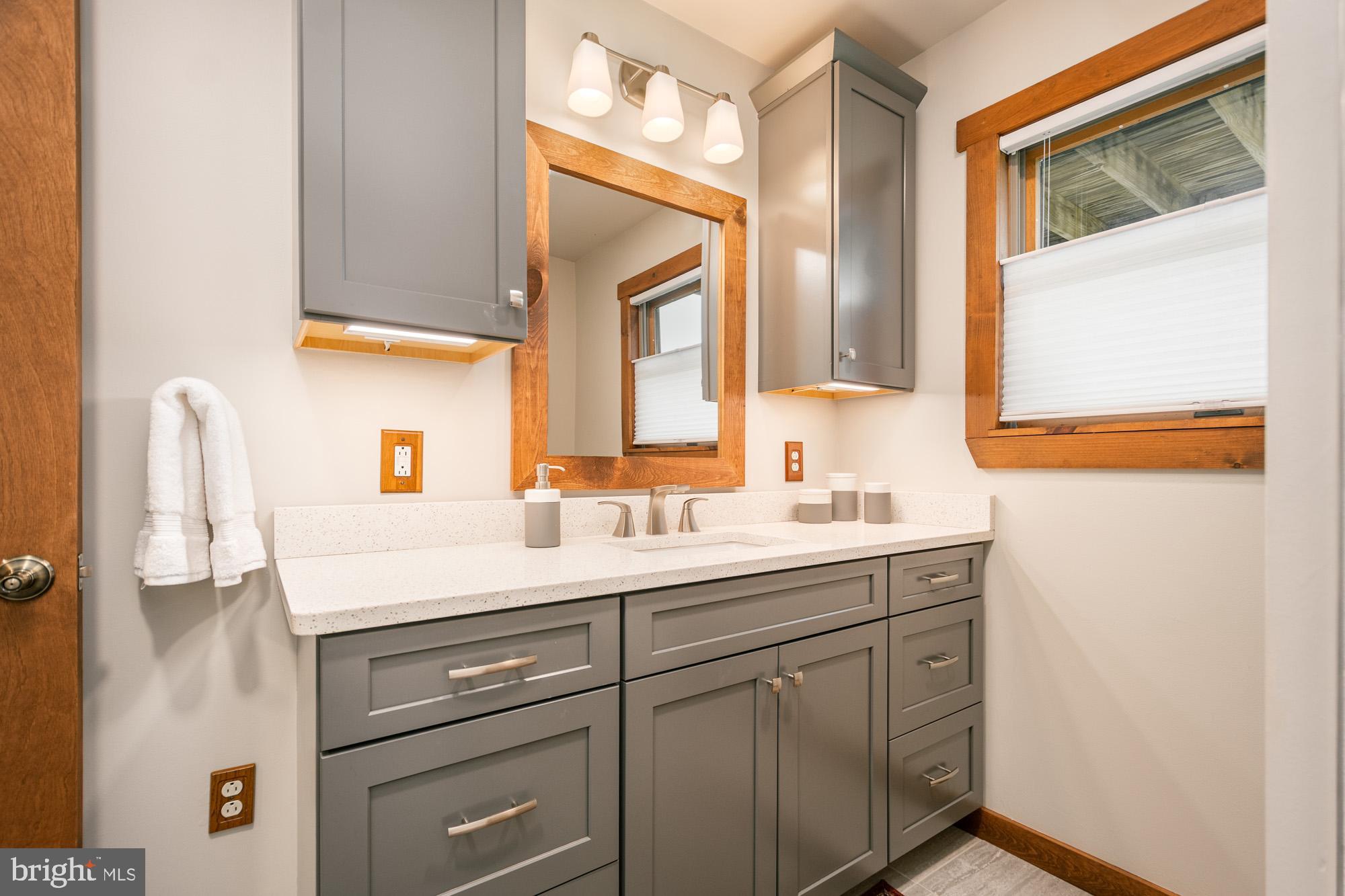 PARADISE POINT - Residential