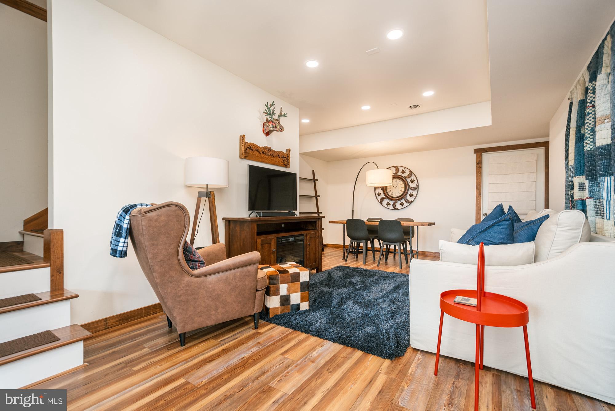 PARADISE POINT - Residential